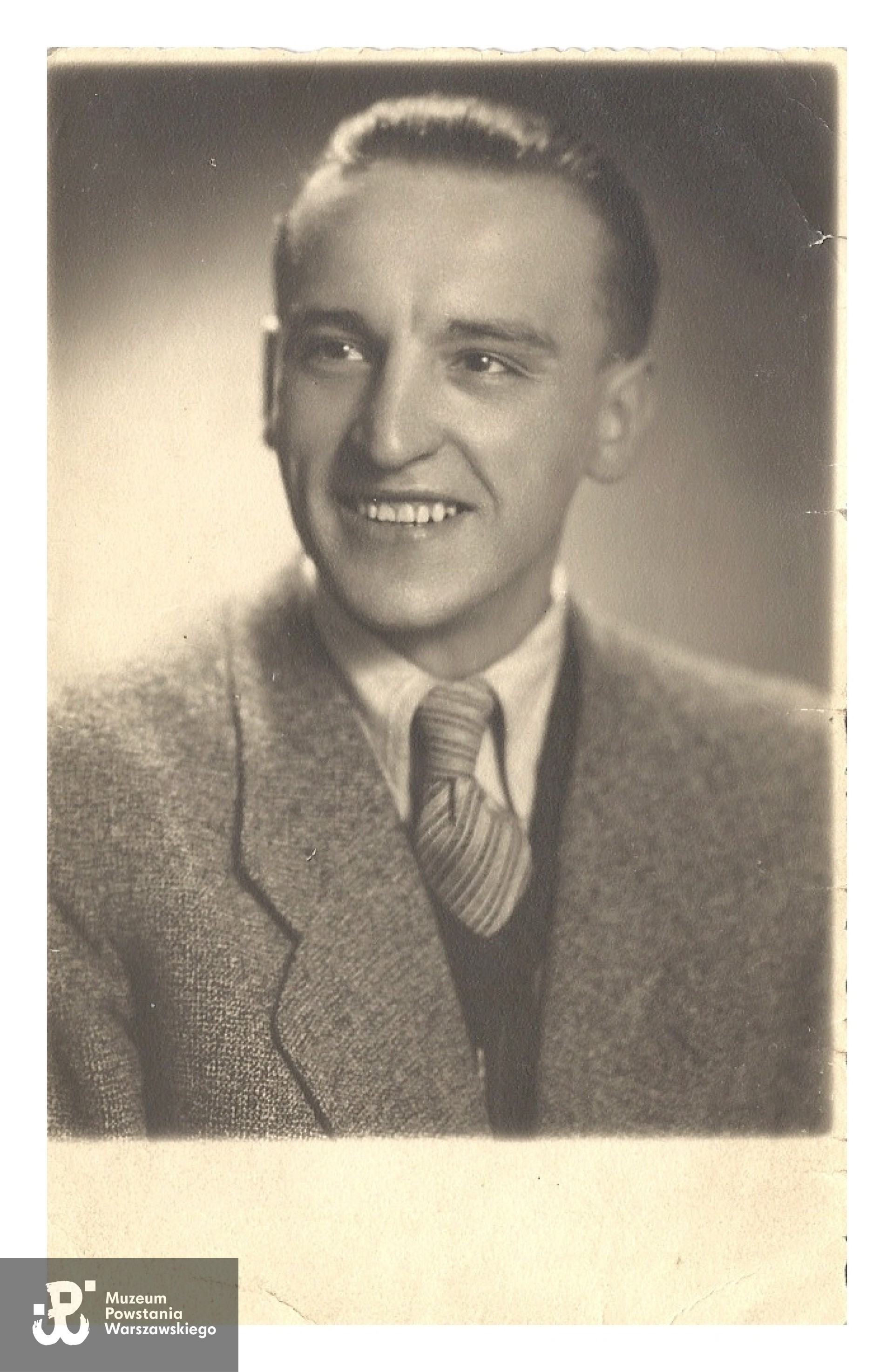Kalikst Bogumił Kapella (1922-2009). Fot. ze zbiorów rodzinnych, skan nadesłał p. Adam Kapela (forma nazwiska zmieniona), bratanek Powstańca. 