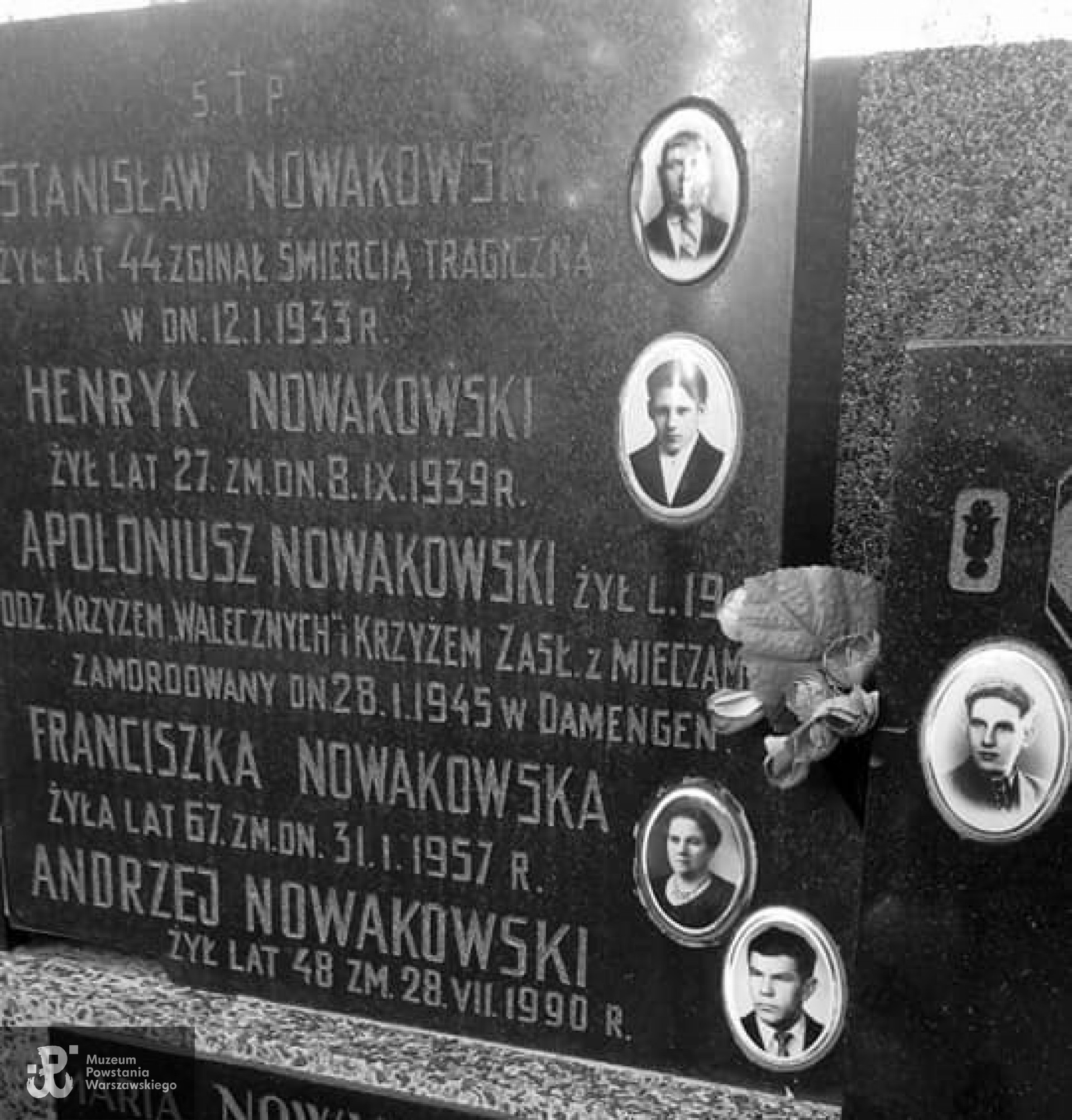 Grób rodzinny na Cmentarzu Wolskim w Warszawie. Fot. Adrianna Dukat, udostępnił Jan Wawszczyk.