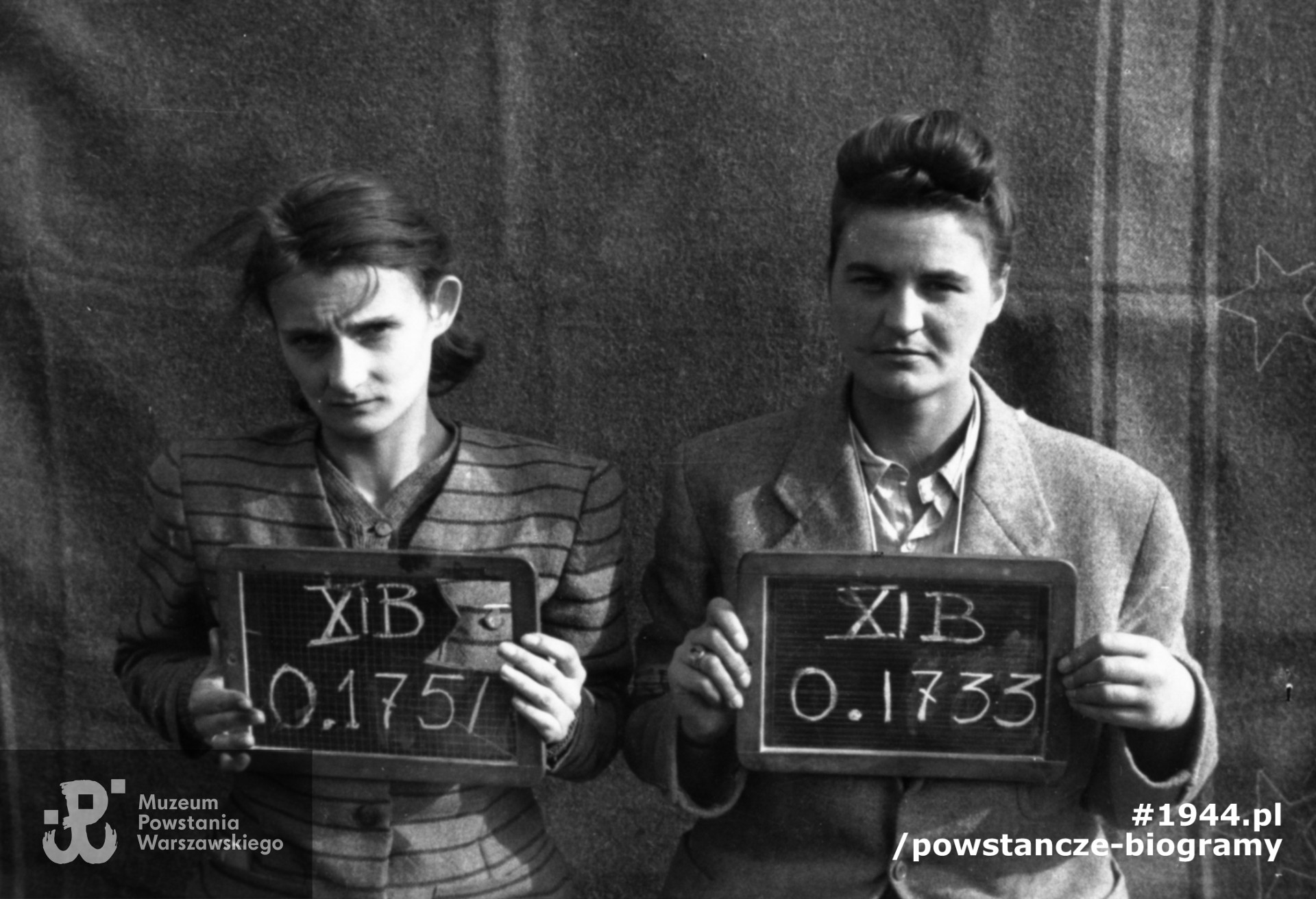 Fotografia z obozu jenieckiego XI B w Fallingbostel. Po lewej z numerem jenieckim 0.1751 strz. Jadwiga Iwanow "Jagusia", obok ppor. Jadwiga Bykowska "Giga", numer jeńca 0.1733. Fot. ze zbiorów Muzeum Powstania Warszawskiego, sygn. MPW-IH/4530
