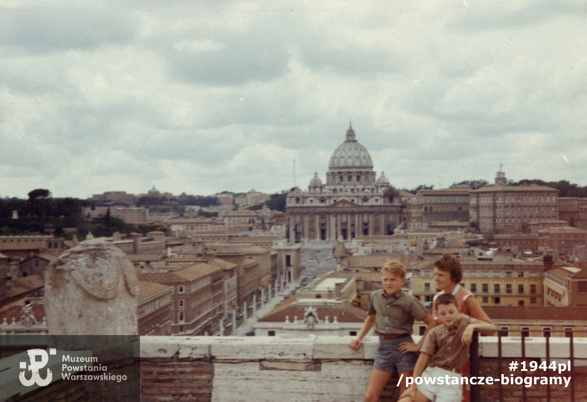 Z synami w Rzymie, 1963 rok. Fot. ze zbiorów rodzinnych udostępnione przez p. Jana Polaczka, syna Aliny Polaczkowej z d. Rutkowskiej ps. Alina