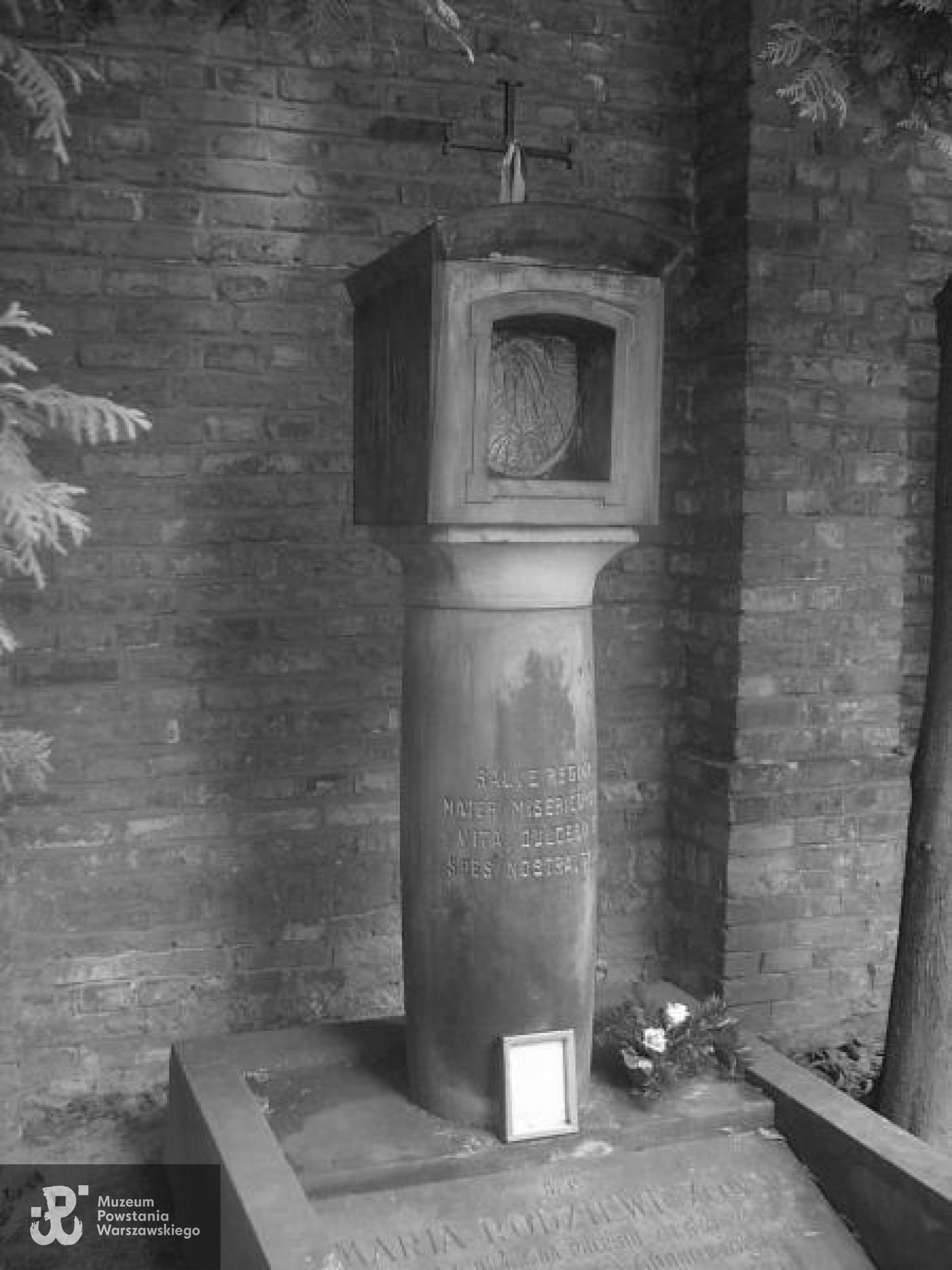 Fot. Warszawskie Zabytkowe Pomniki Nagrobne:  <i>cmentarze.um.warszawa.pl</i>