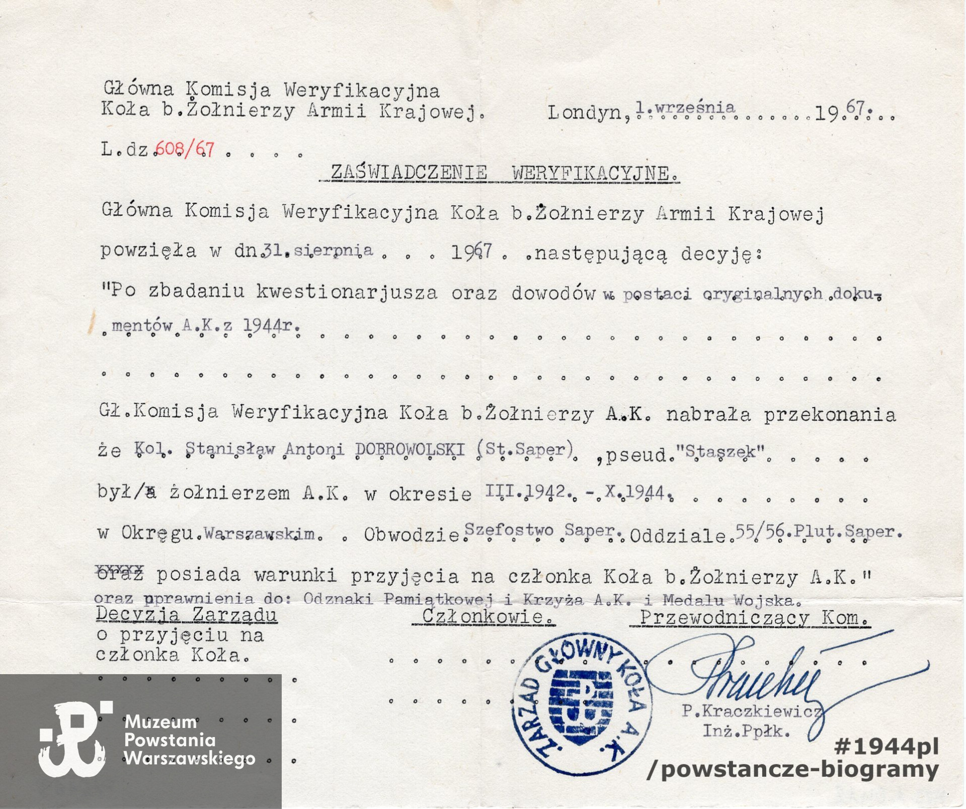 Zaświadczenie weryfikacyjne wystawione na nazwisko st. saper Stanisław Antoni Dobrowolski ps. "Staszek"  przez Koło Byłych Żołnierzy Armii Krajowej w Londynie, potwierdzające przynależność do AK od marca 1942 r. do października 1944 r. Ze zbiorów Muzeum Powstania Warszawskiego,  sygn. MPW-A-6412 (P/6169)