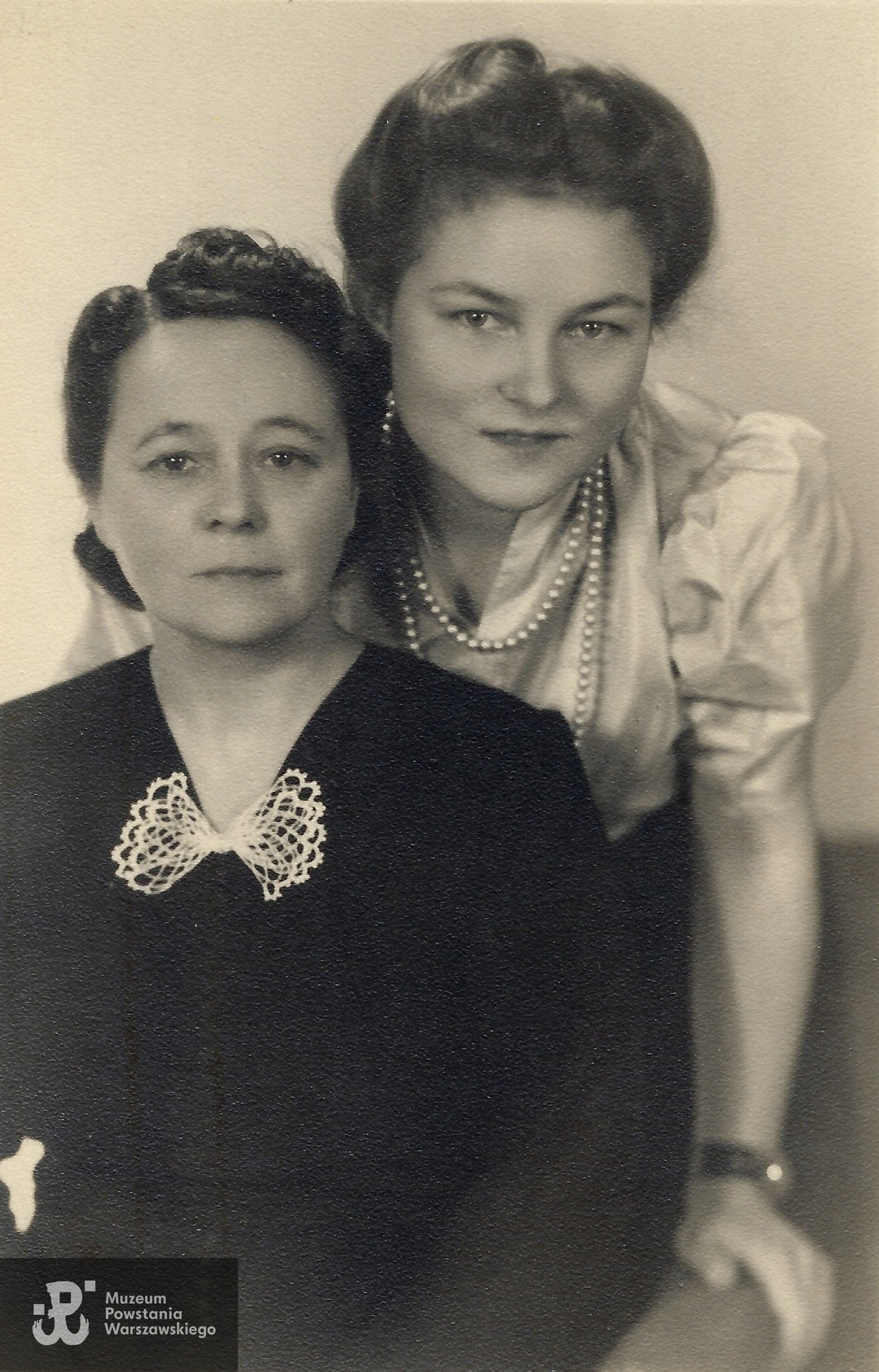 Z matką, 1942 rok. Fot. ze zbiorów rodzinnych, udostępniła p. Barbara de Thun, córka