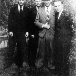 Wielkanoc 1944 r. Stoją od lewej:  Jan Mizerski 