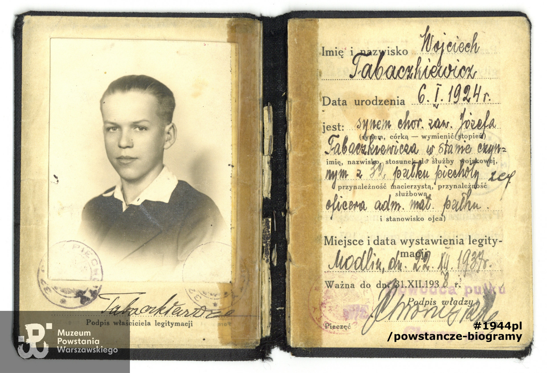 Legitymacja osobista (ze zdjęciem) wystawiona przez Ministerstwo Spraw Wojskowych na nazwisko Wojciech Tabaczkiewicz, z dn. 22.12.1937 r. Dokument potwierdzający przynależność do rodziny oficera WP. Ze zbiorów Muzeum Powstania Warszawskiego, sygn. P/9080/18