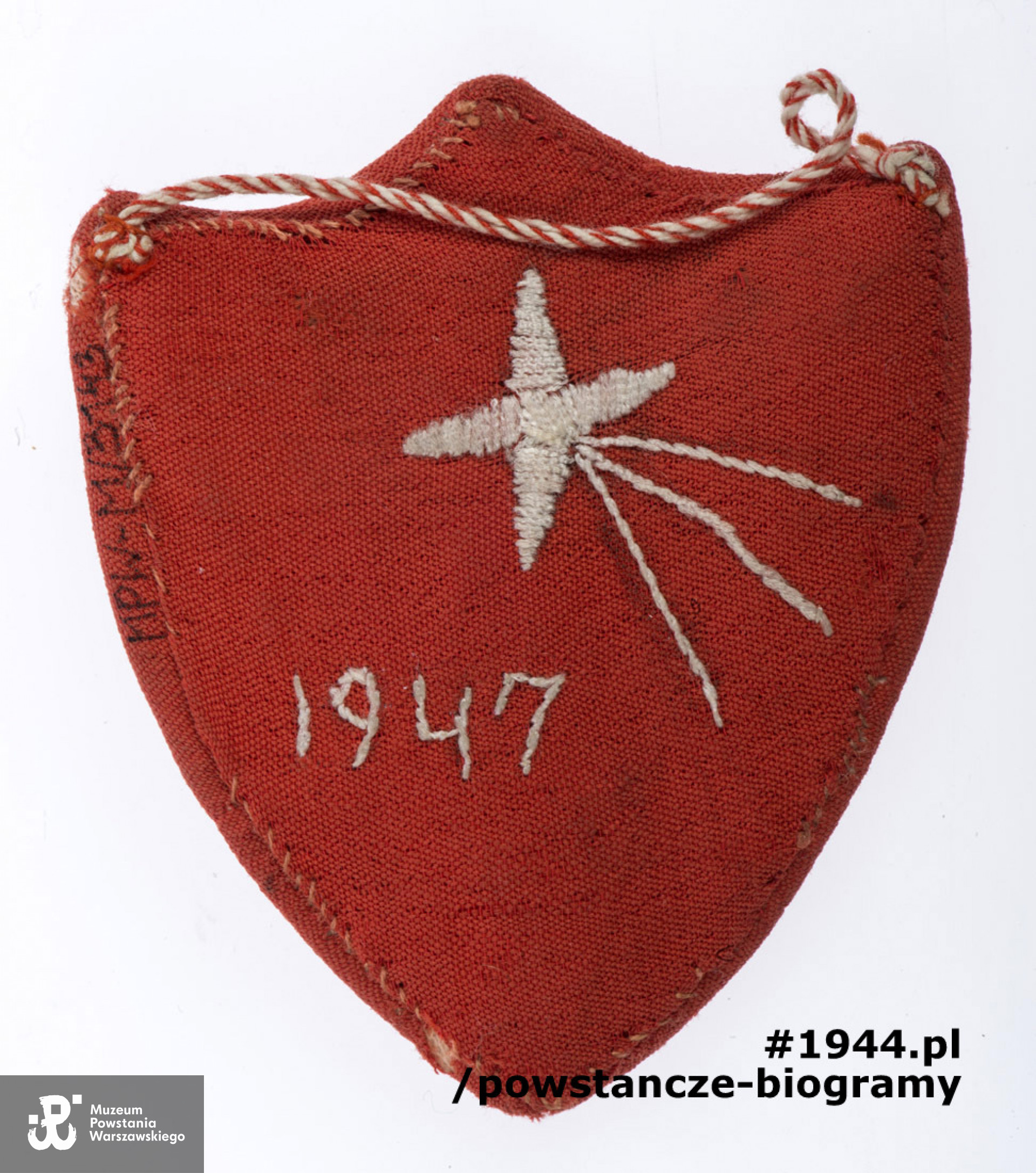 Należący do Barbary Otwinowskiej haftowany ryngraf z przedstawieniem orła w koronie. Ryngraf  został wykonany w więzieniu na Mokotowie przez Marię Hattowską. Ze zbiorów Muzeum Powstania warszawskiego, numer inwentarzowy MPW-M/3143, dar Barbary Otwinowskiej