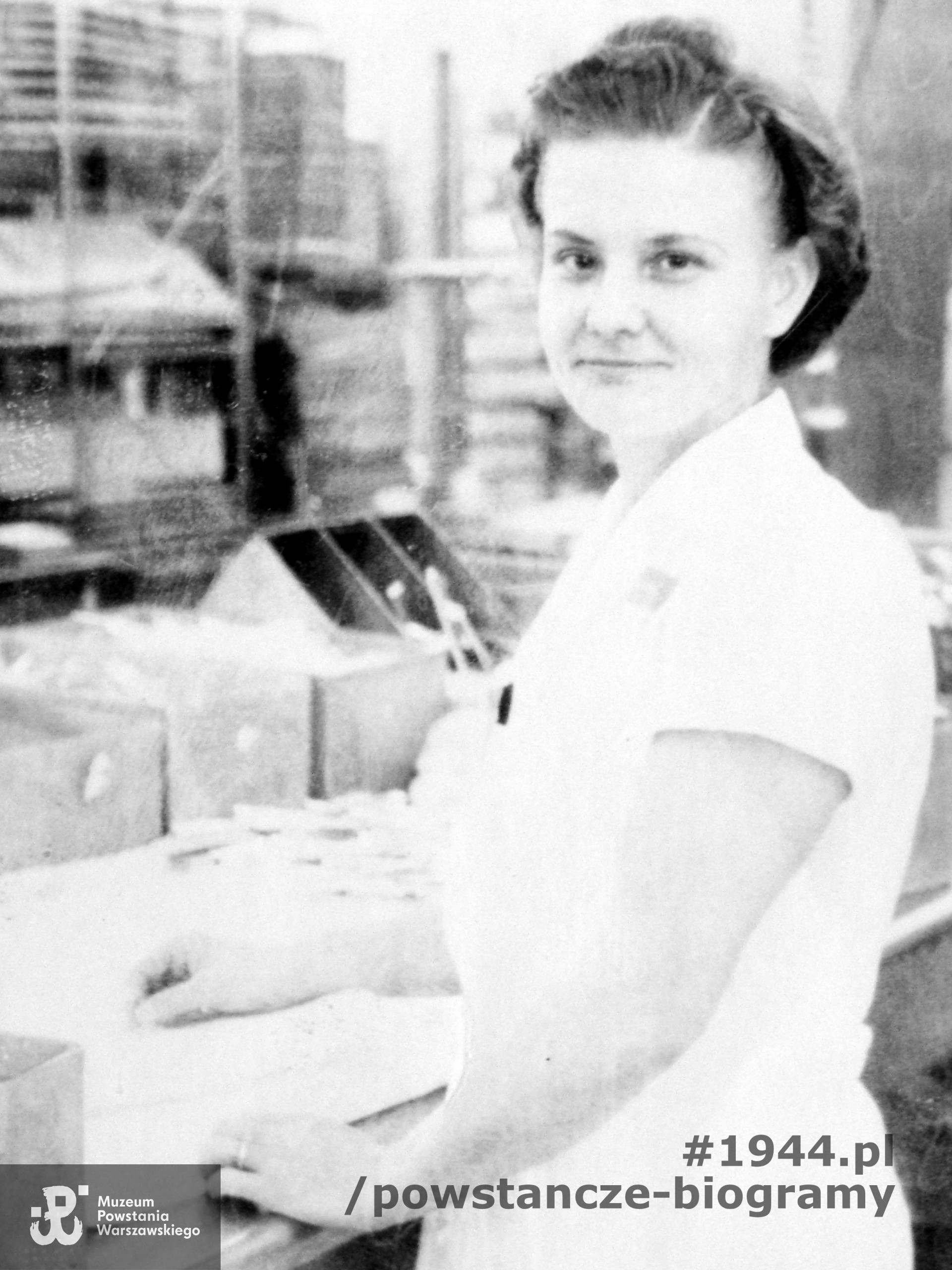 Bronisława Barbara Dźbikowicz "Barbara" (1924-2006). Fot. z archiwum rodzinnego udostępniła p. Dorota Górska. Zdjęcie wykonane we Francji  około 1946-1947 roku.