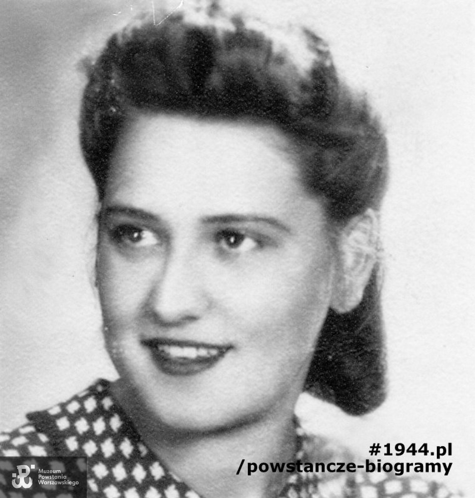 Sanitariuszka Hanna Danuta Strzałkowska - Wajnert ps. „Maria Ostrowska”. Fotografia portretowa  wykonana w 1942 roku. Ze zbiorów Muzeum Powstania Warszawskiego, sygn. P/5847/07