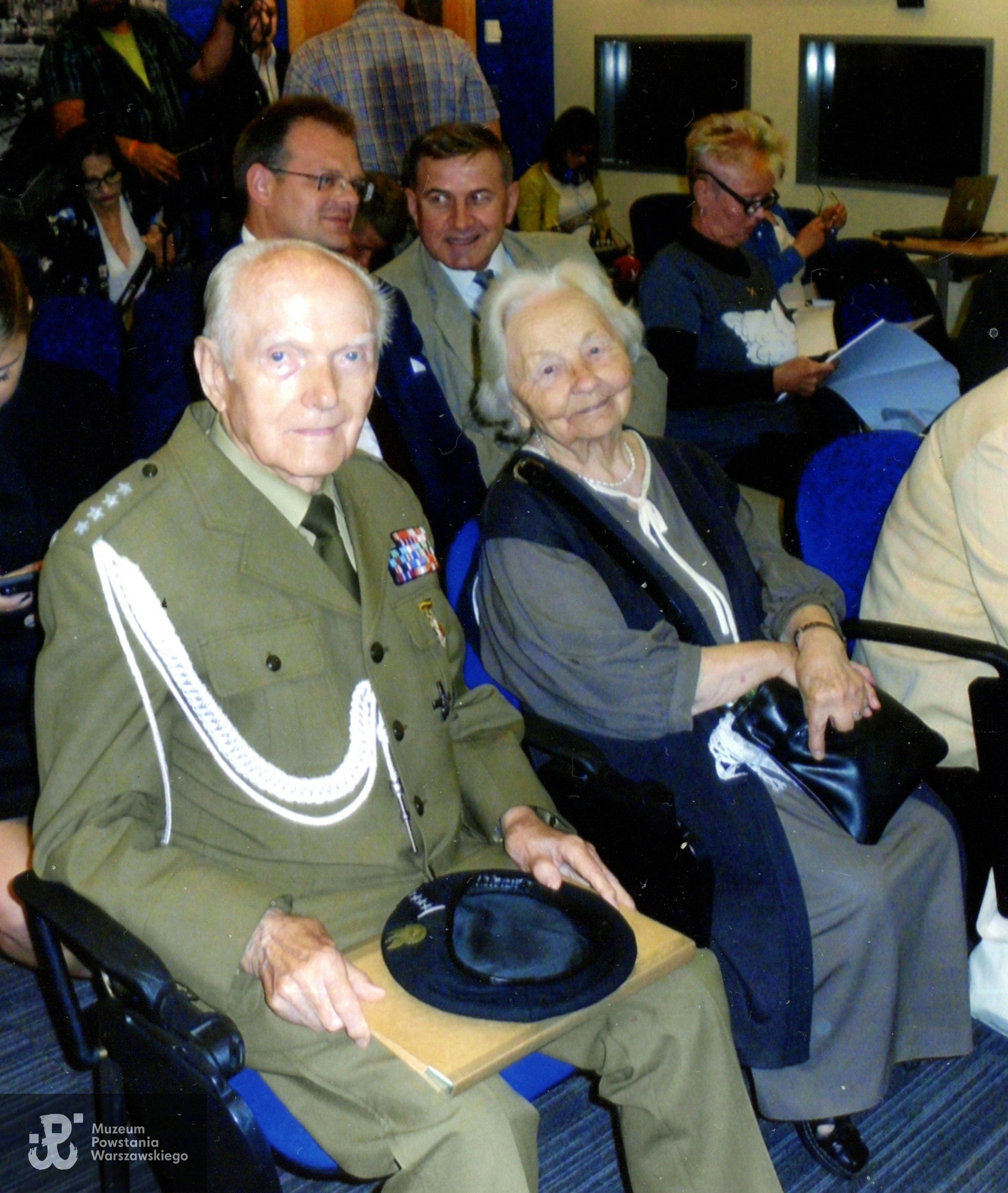 Józefa Marciniak ps. Kropka i Władysław Rosiński ps. Zapałka, Warszawa, rok nieustalony. Fot. ze zbiorów prywatnych p. Józefy Marciniak ps. Kropka. Skany wykonano w Muzeum Powstania Warszawskiego, 04/2024.