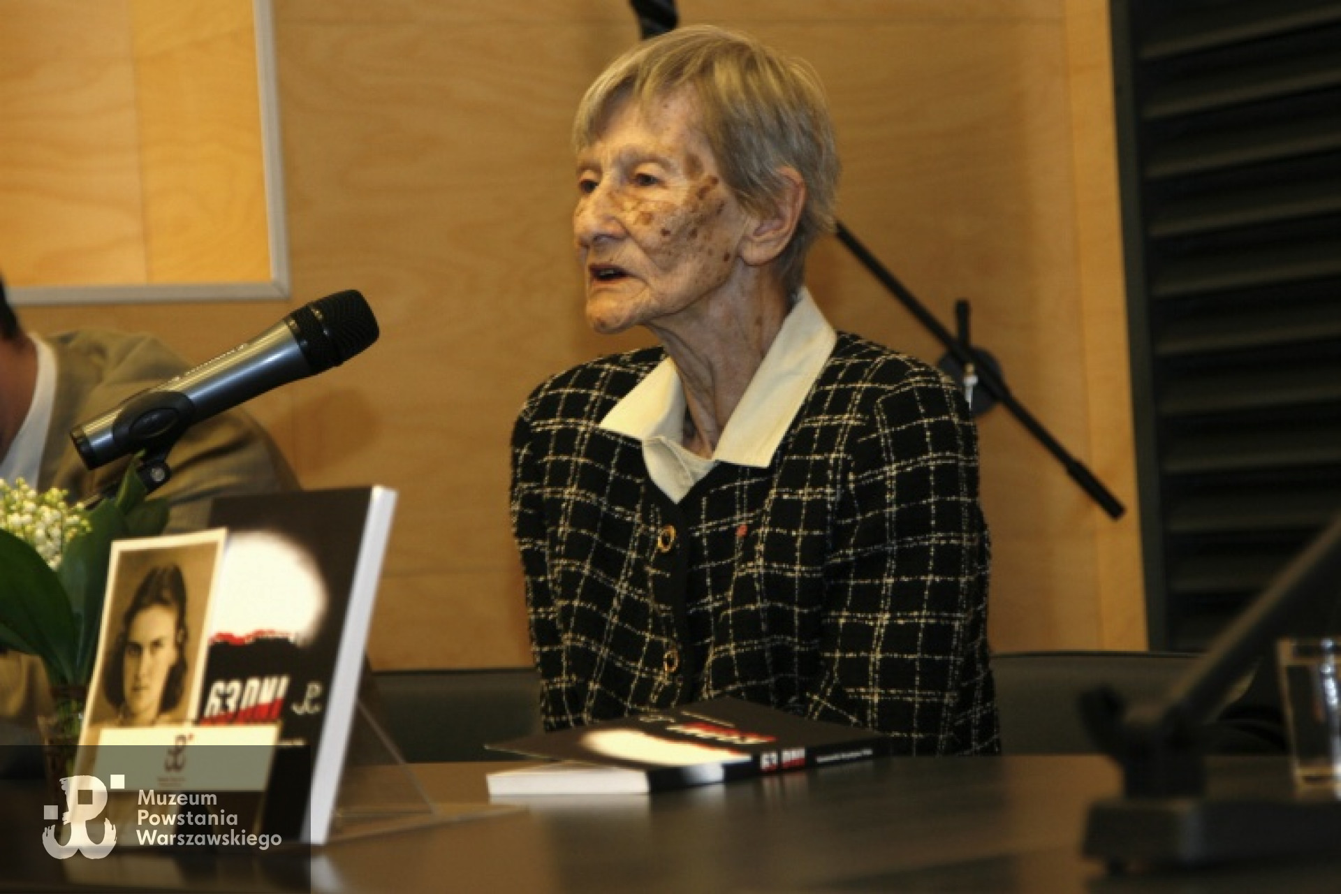 Teresa Sułowska-Bojarska w Muzeum Powstania Warszawskiego, maj 2008 r. Fot. MPW