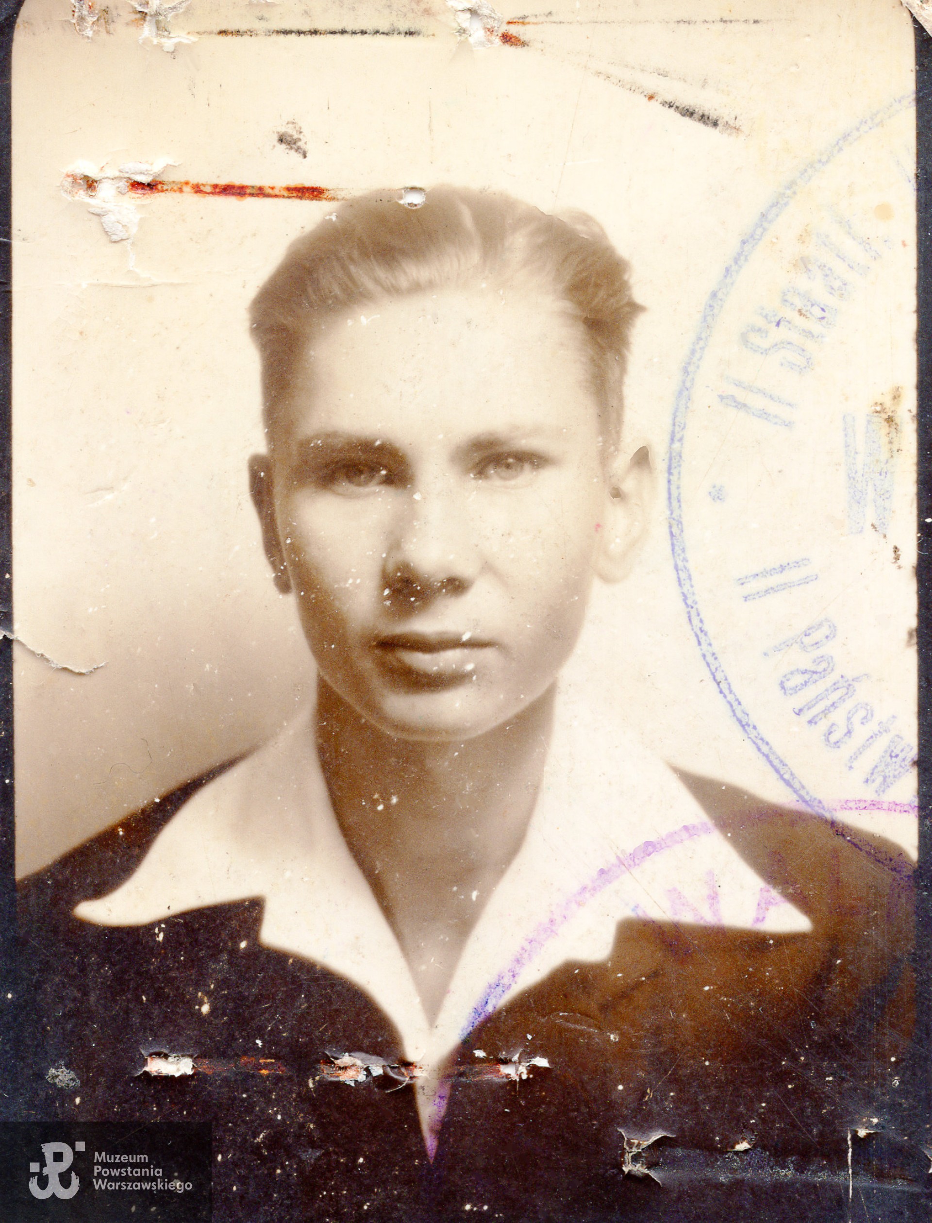 Jerzy Olechniewicz, fot. ze zbiorów rodzinnych. Skan wykonano w Muzeum Powstania Warszawskiego - Dział Kombatanta.