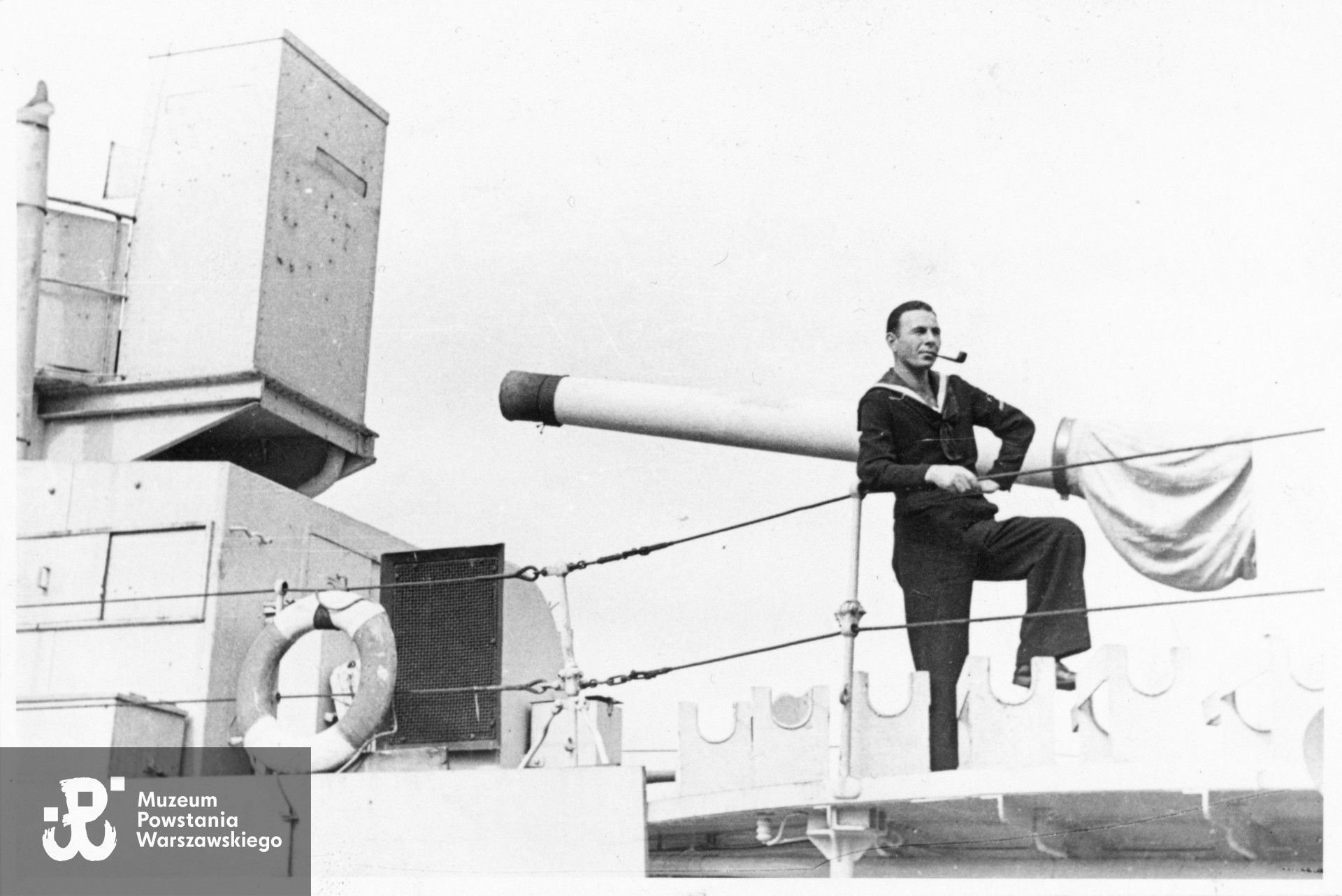 Henryk Kostrzewski po 1945 roku podczas służby w Polskiej Marynarce Wojennej. Fot. ze zbiorów rodzinnych p. Marcjana Murawskiego, skan wykonano w Muzeum Powstania Warszawskiego, 12/2023