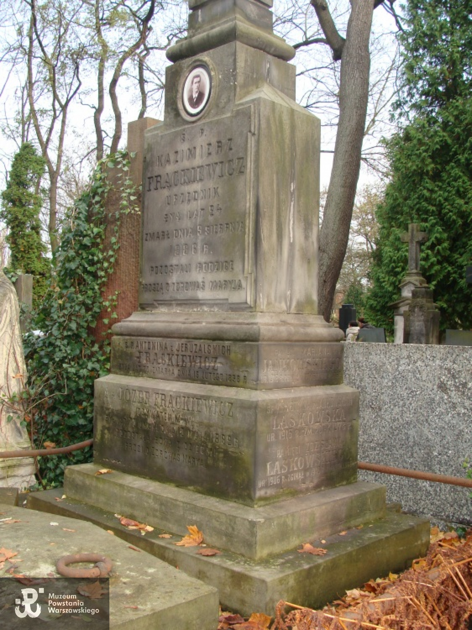 Grób rodzinny Frąckiewiczów na warszawskich Powązkach, w którym pochowana jest Krystyna Laskowska. Fot. archiwum rodzinne.