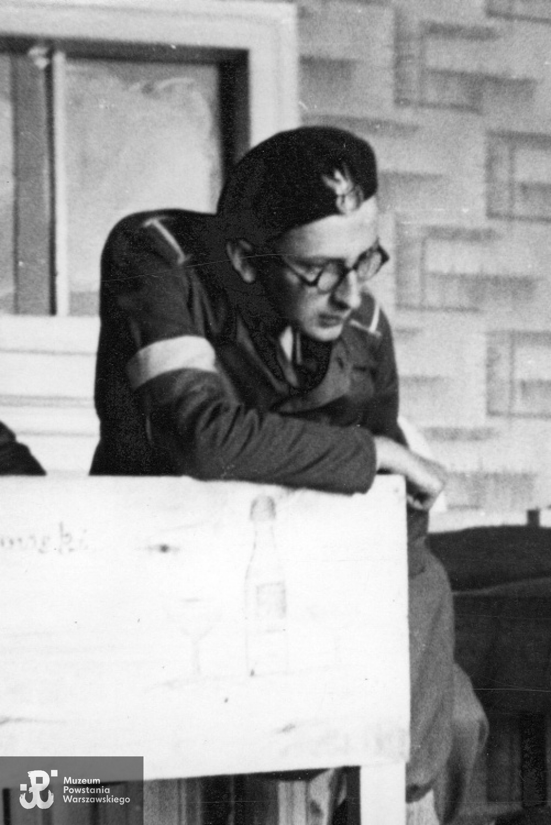 Powiększony fragment zdjęcia J. Joachimczyka z 27.08.1944 r. Zbiory fototeki MPW -  sygn.  MPW-IP/1251