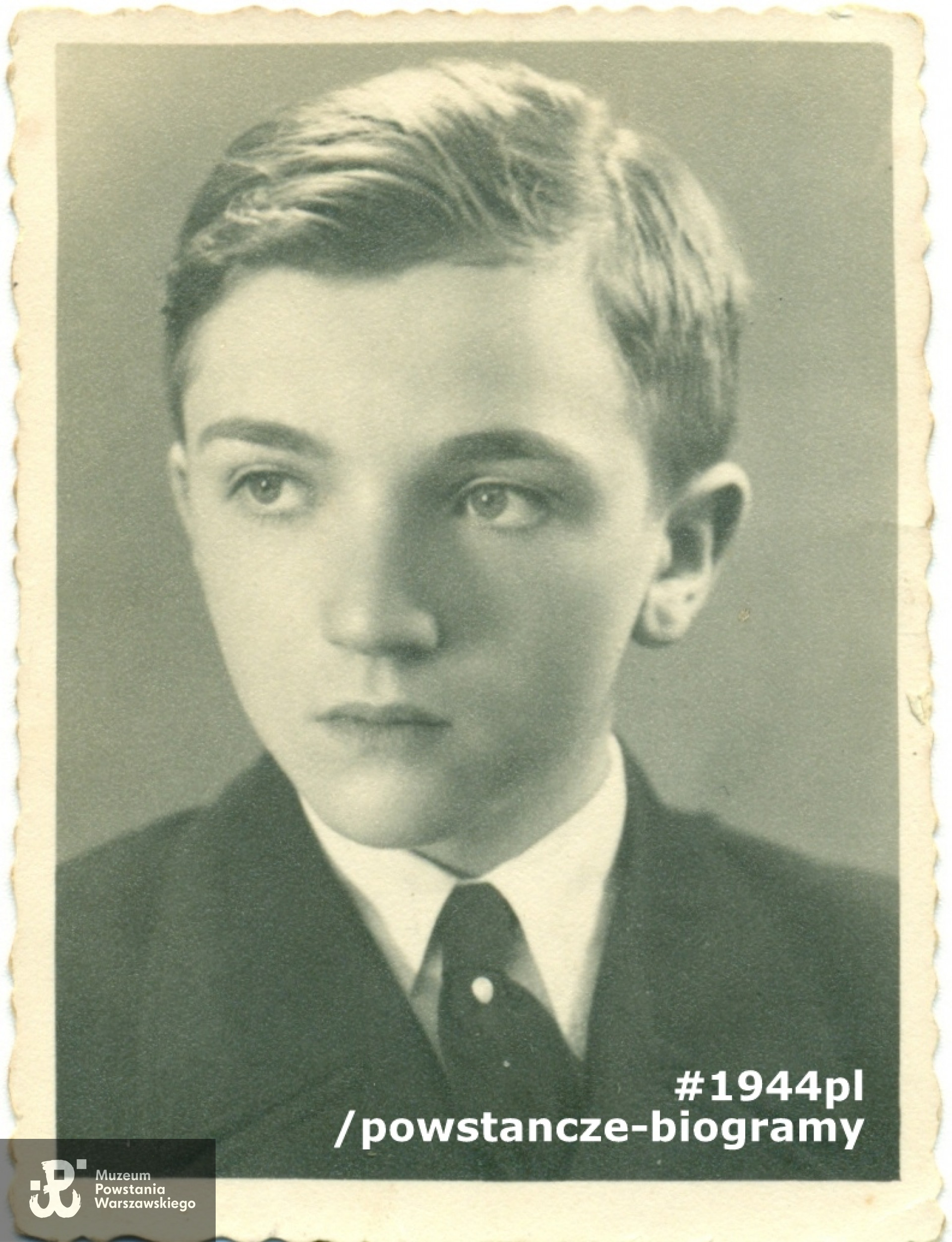 Ryszard Werchracki "Cios" (1923-1944). Fotografia portretowa wykonana przed wojną,  w roku 1937 w zakładzie fotograficznym  Foto Mamet w Lubartowie. Fot. ze zbiorów Muzeum Ziemi Lubartowskiej w Lubartowie, skan dzięki uprzejmości Pani Dyrektor, Ewy Sędzimierz
