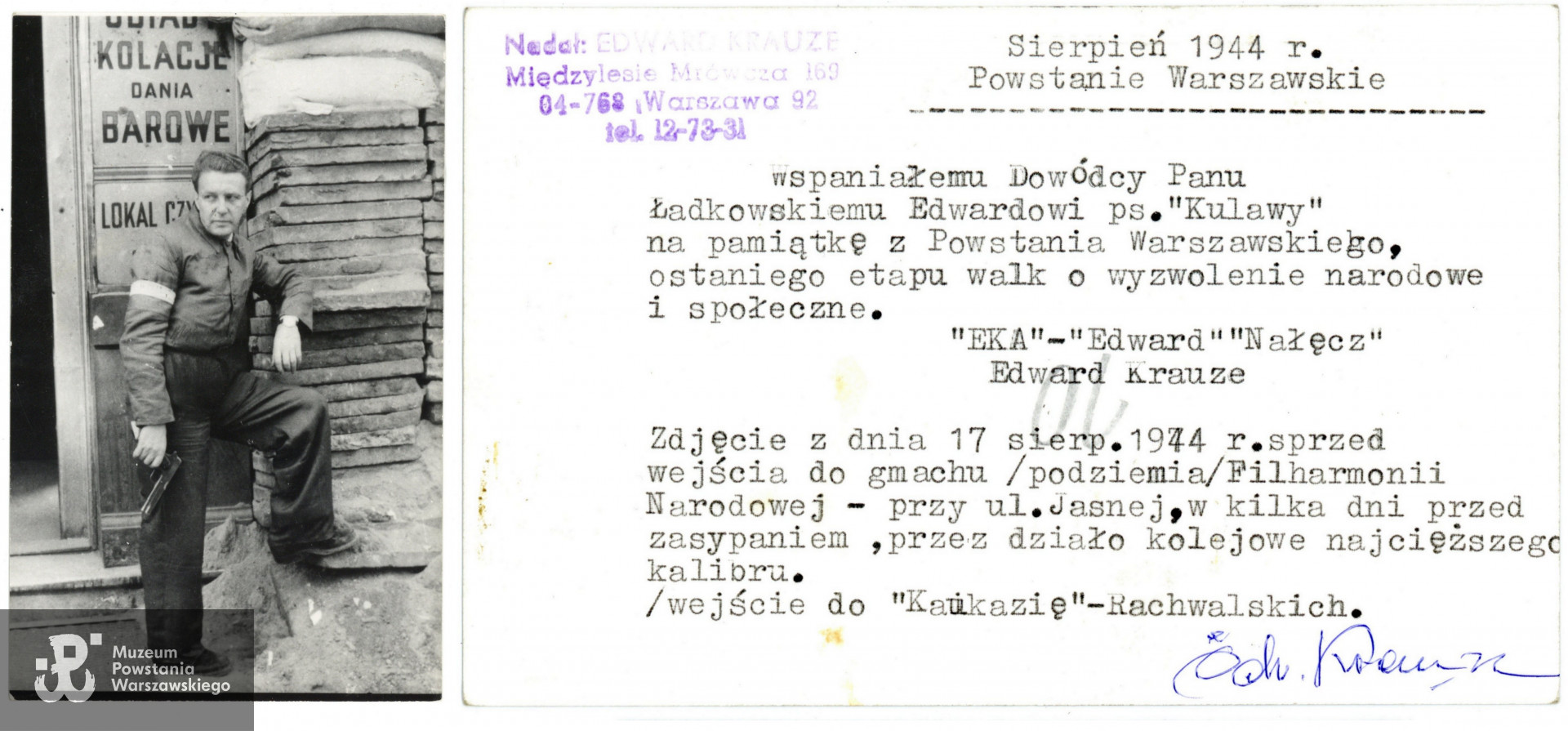 Odbitka fotografii sierż. Edwarda Krauze "Eka" wykonanej podczas Powstania Warszawskiego z dedykacją na odwrocie autorstwa E. Krauze dla dowódcy,  por. Edwarda Ładkowskiego ps. Kulawy (1910-1982), dowódcy plutonu "Kulawego" wywodzącego się z  VI batalionu OW PPS, walczącego w Powstaniu Warszawskim w ramach 2. kompanii batalionu "Miłosz", na pamiątkę udziału w Powstaniu. Zbiory Muzeum Powstania Warszawskiego.
