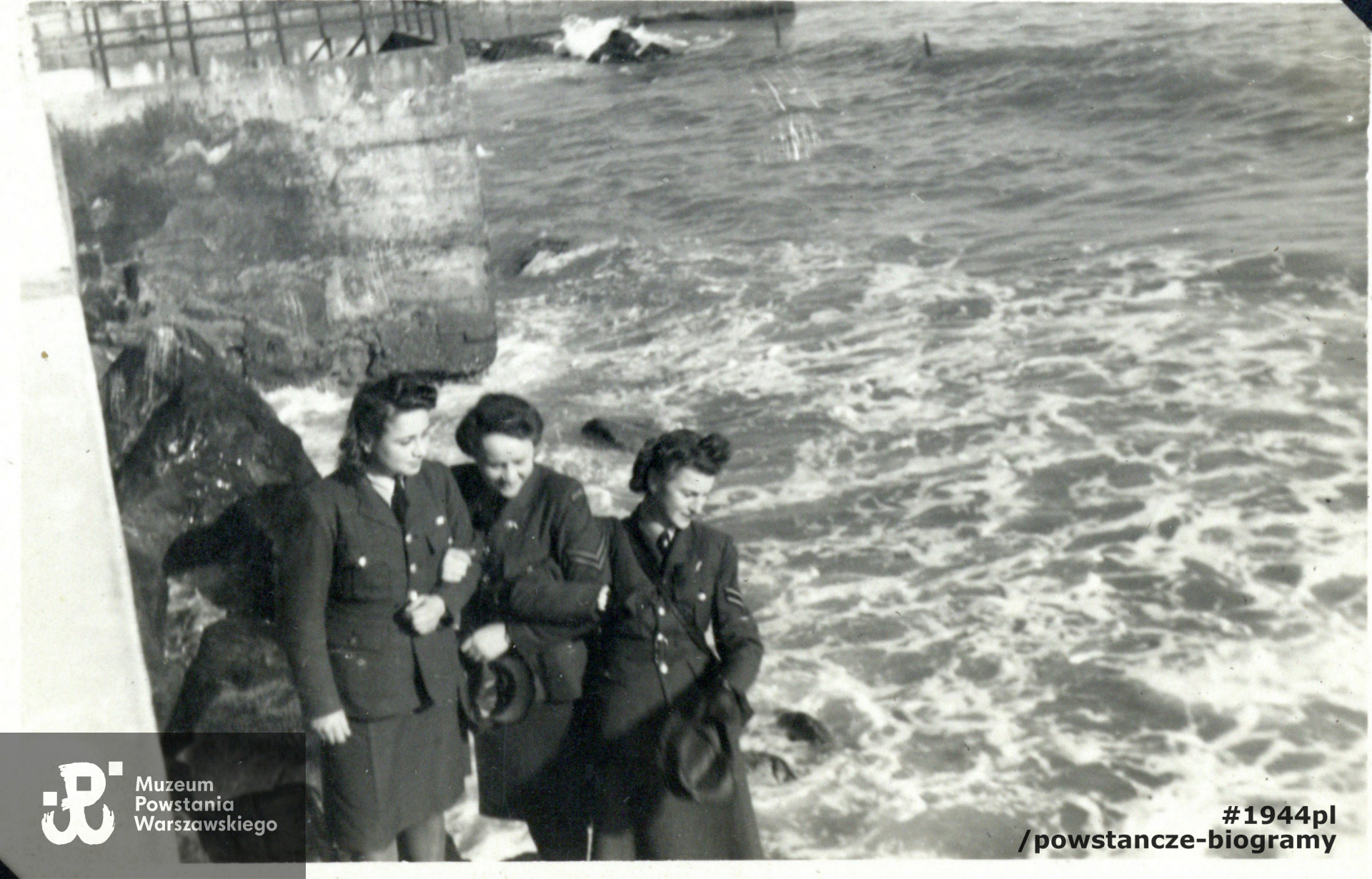 Nicea 1946 rok. Halina Dudzik stoi  pierwsza z lewej strony. Fot. ze zbiorów rodzinnych p. Haliny Jędrzejewskiej „Sławki”