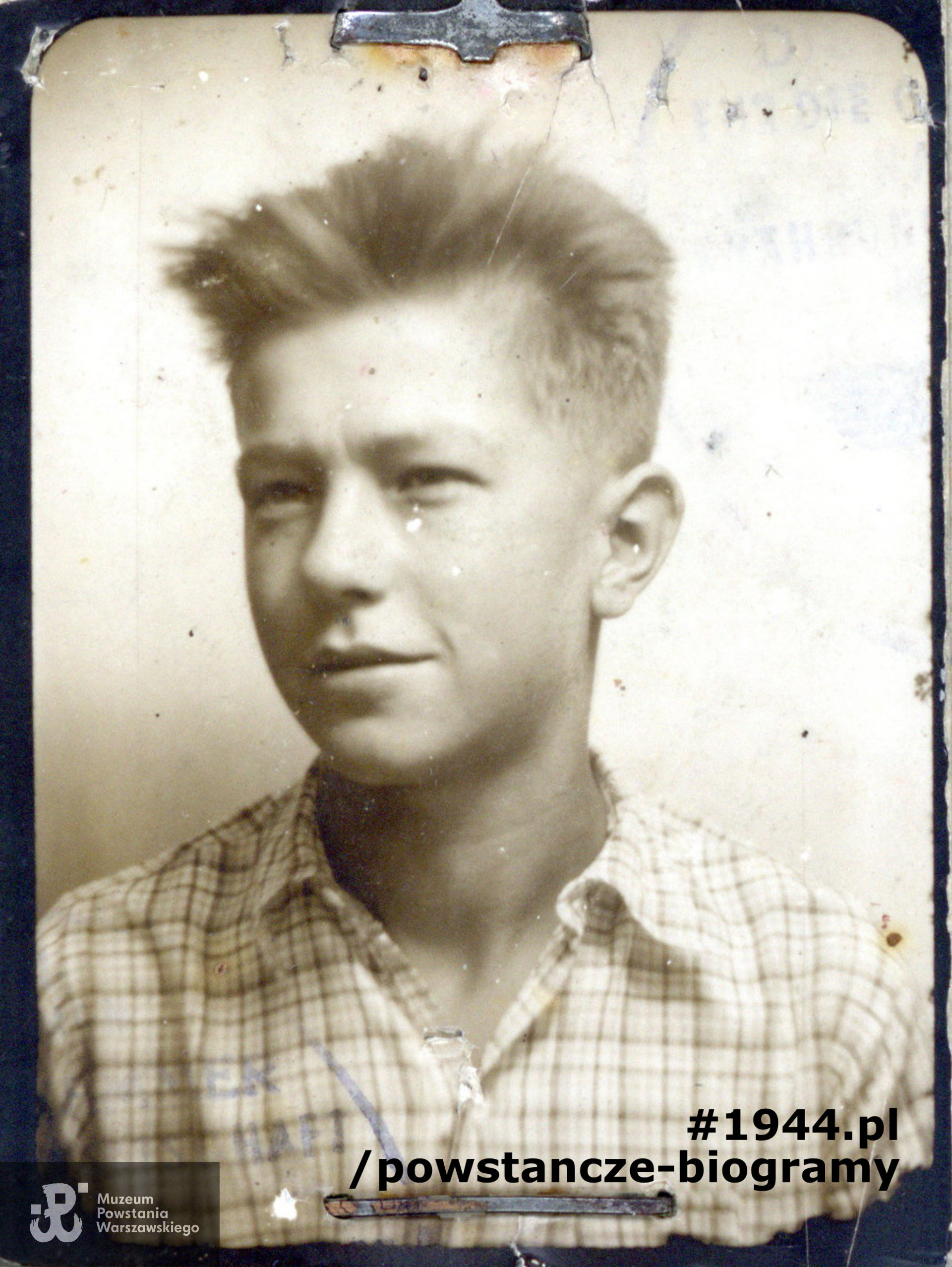 st. Andrzej Wachowiak ps. "Łoś" (1928-1990). Fotografia z okresu okupacji niemieckiej. Ze zbiorów Muzeum Powstania Warszawskiego, sygn. MPW-A/2094 (P/254), dar Teresy Wachowiak