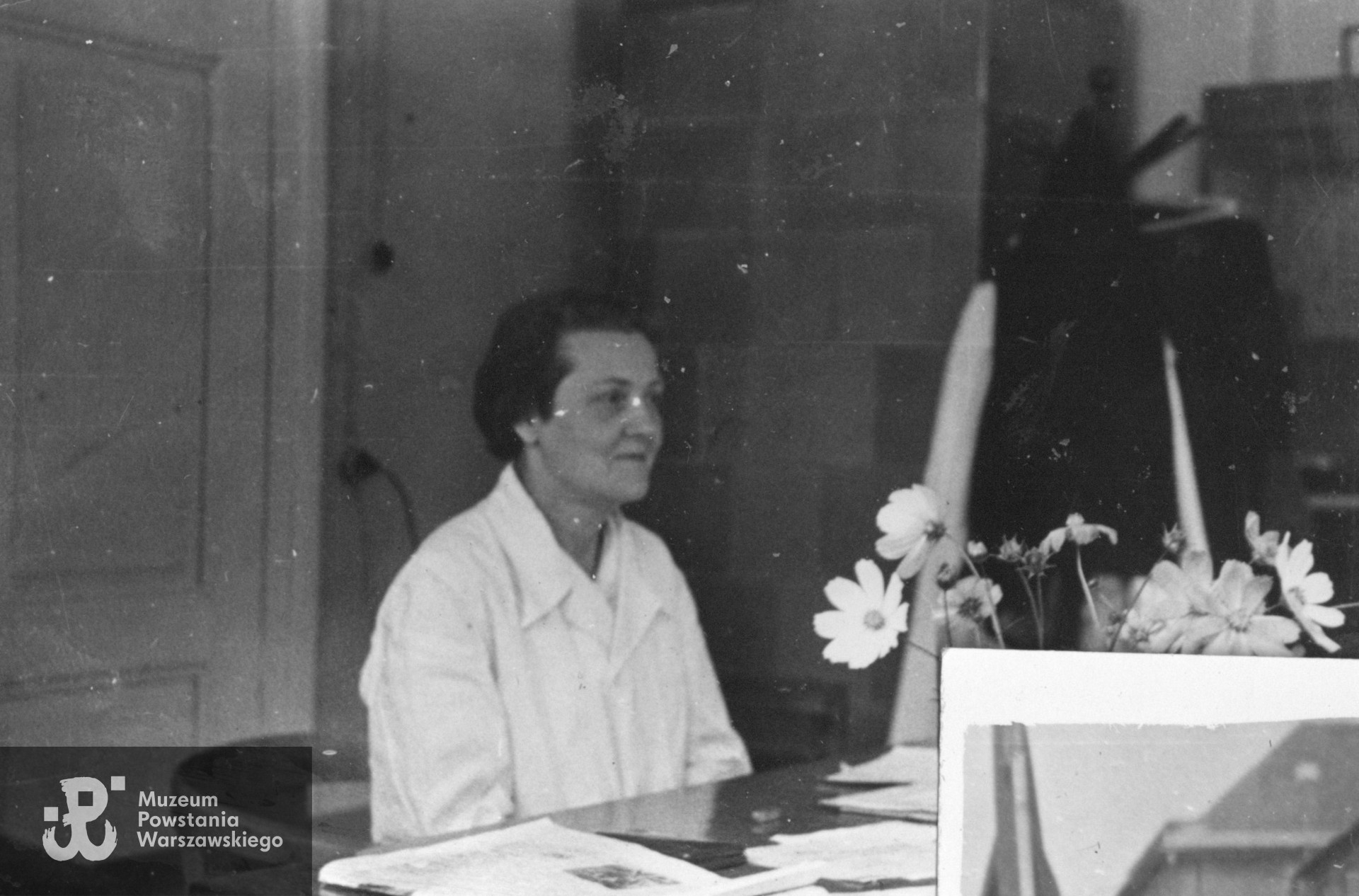 Olsztyn 1949,  Natalia Jadwiga Żytkiewiczowa, zastępca dyrektora ds administracyjnych Pogotowia Ratunkowego w Olsztynie. Fot. ze zbiorów rodzinnych p. Elżbiety Kozikowskiej z d. Chomentowskiej, bratanicy. Skany wykonano w Muzeum Powstania Warszawskiego, 05/2023