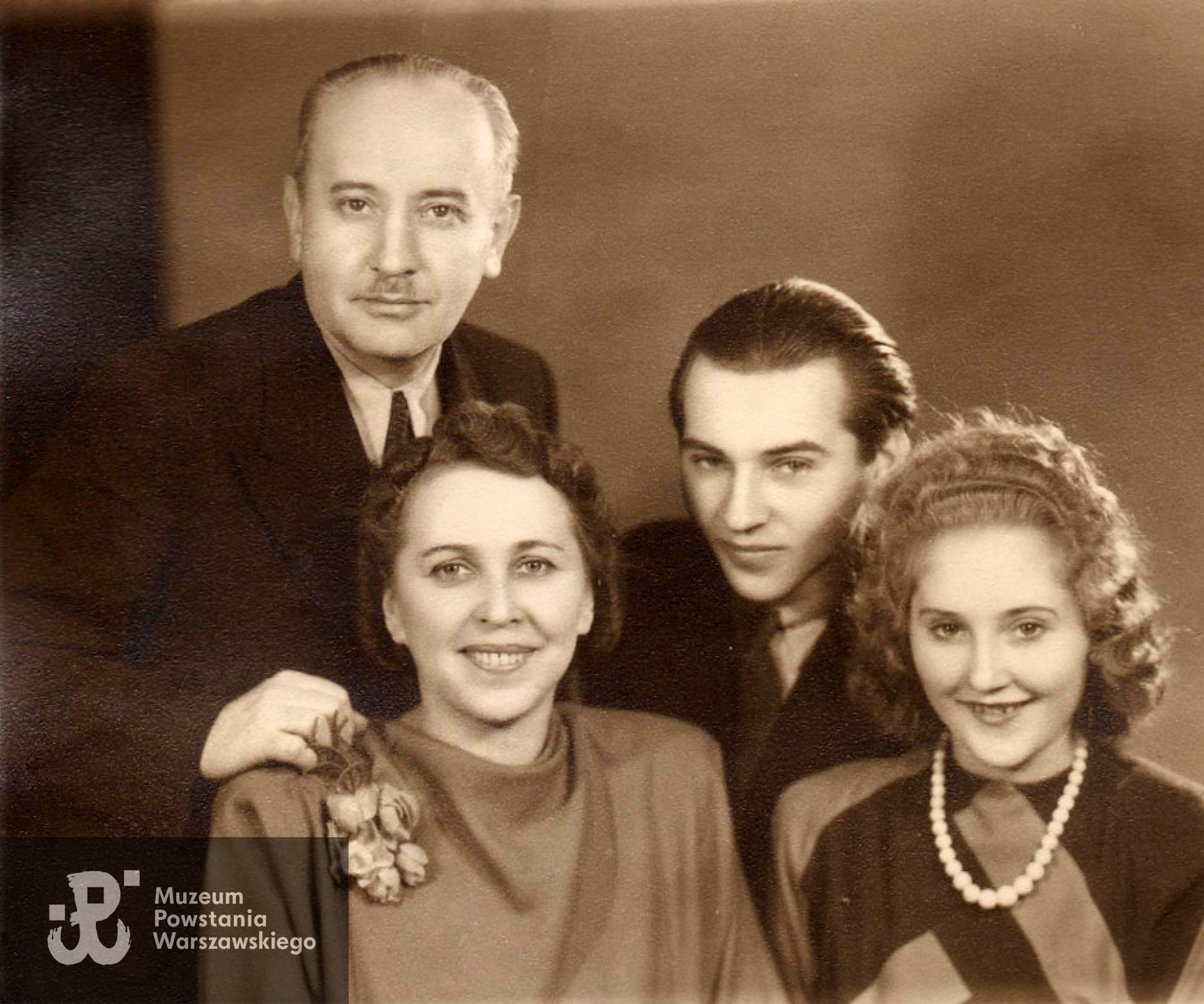 Fotografia powojenna - 1946 rok. Fot. ze zbiorów rodzinnych, nadesłał p. Bogodar  Bonczar, wnuka Powstańca