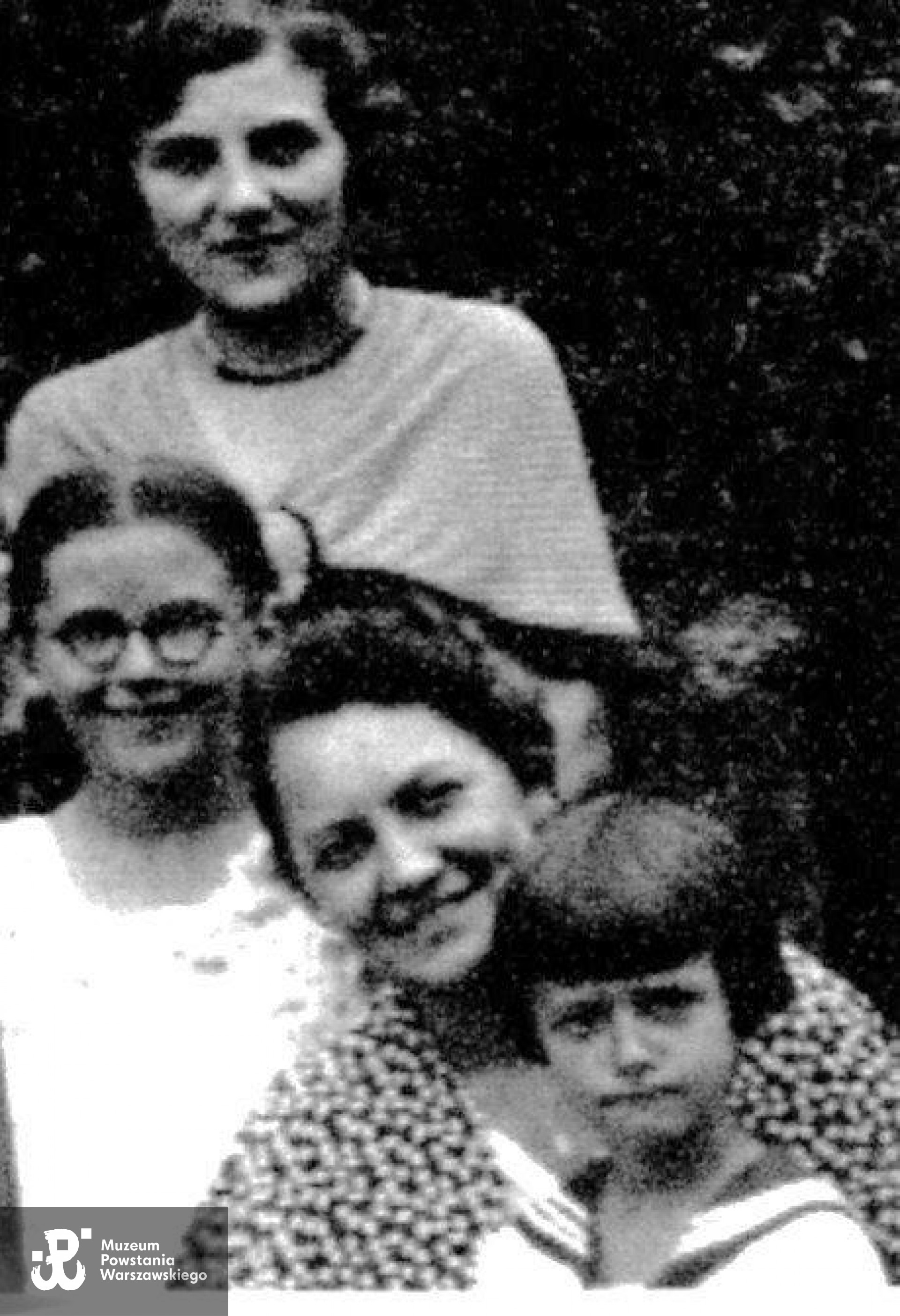 U góry: matka Wiktora, Zenobia z Trajdosów Natanson, siostra Wiktora Anna, ciotka Wiktora Anna z Trajdosów Szymańska i Wiktor. Warta 1934 r.