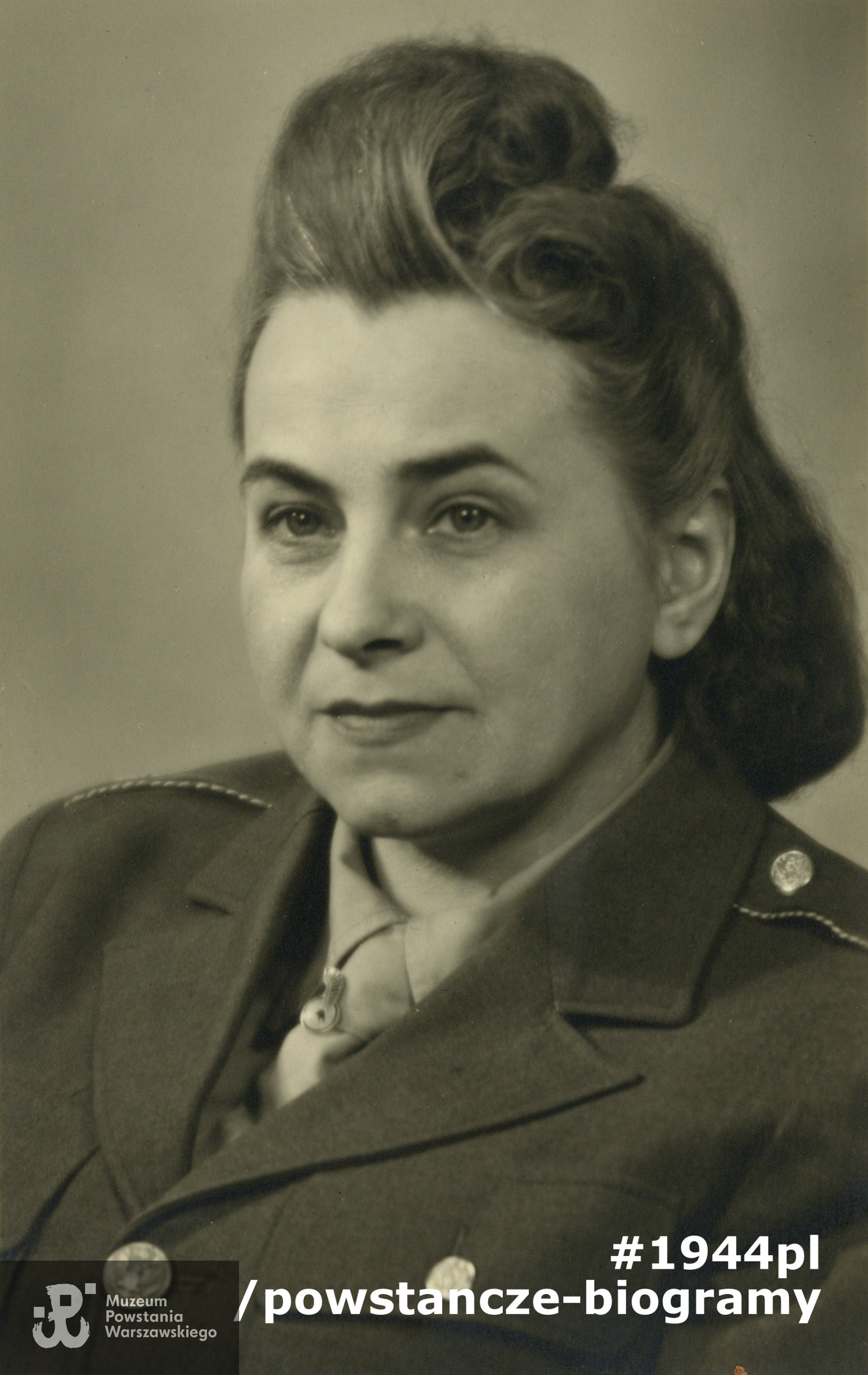  plut. Zofia Biedrzycka "Zofia" (1904 - ? ). Fotografia portretowa ze zbiorów Muzeum Powstania Warszawskiego, dar p. Jana Fuhrmanna. Przekazane do zbiorów  MPW fotografie należały  do p.  Marii  Fuhrmann z domu Wolskiej (1924-1977) ps. "Krystyna"