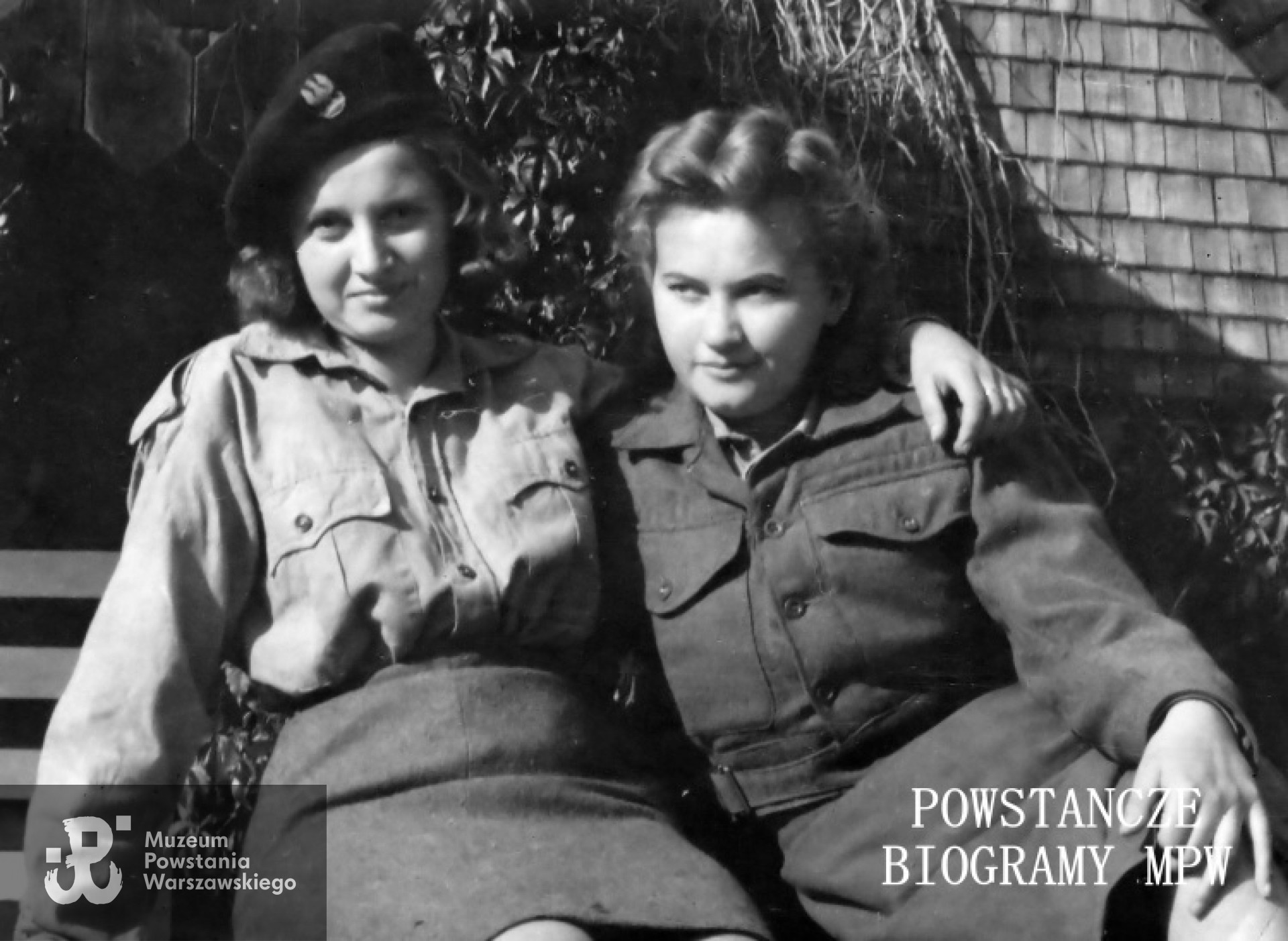 Jacka Siwecka - Wojtecka, na zdjęciu po lewej. Fot. ze zbiorów  Jacki Wojteckiej z d. Siweckiej udostępnione przez od Stefana Wieszczyckiego