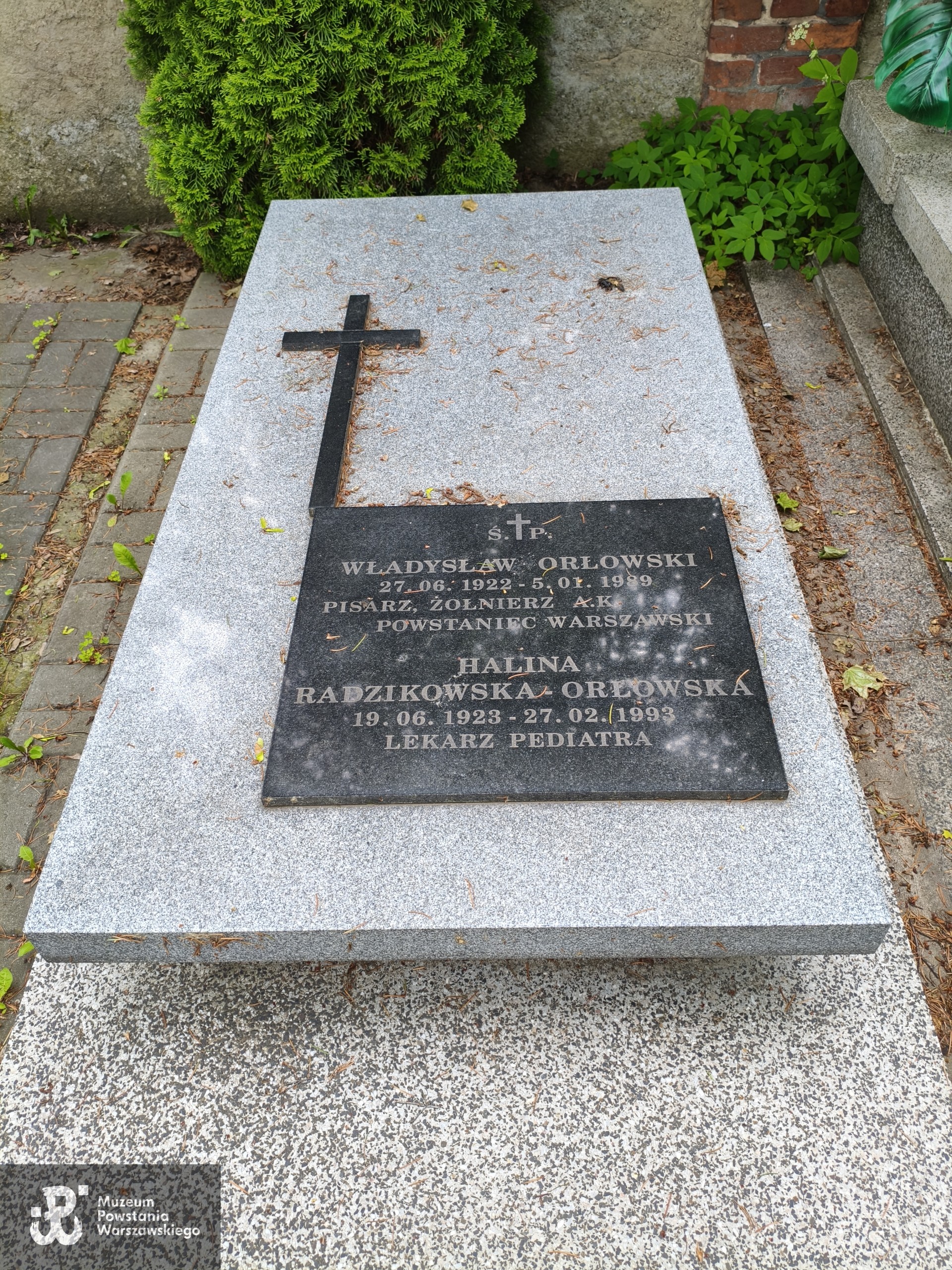 Łódź, Cmentarz  Komunalny Doły, Kwatera: XXVII, rząd  1, grób 103. Fotografię wykonał p. Dariusz Nowiński 