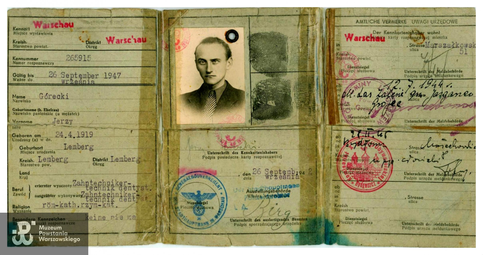 Należąca do Jerzego Hermanowskiego "lewa" kenkarta z okresu okupacji niemieckiej wystawiona na fałszywe nazwisko Jerzy Górecki. Ze zbiorów rodzinnych p. Ewy Mączewskiej z domu Jastrzębiec - Hermanowskiej.