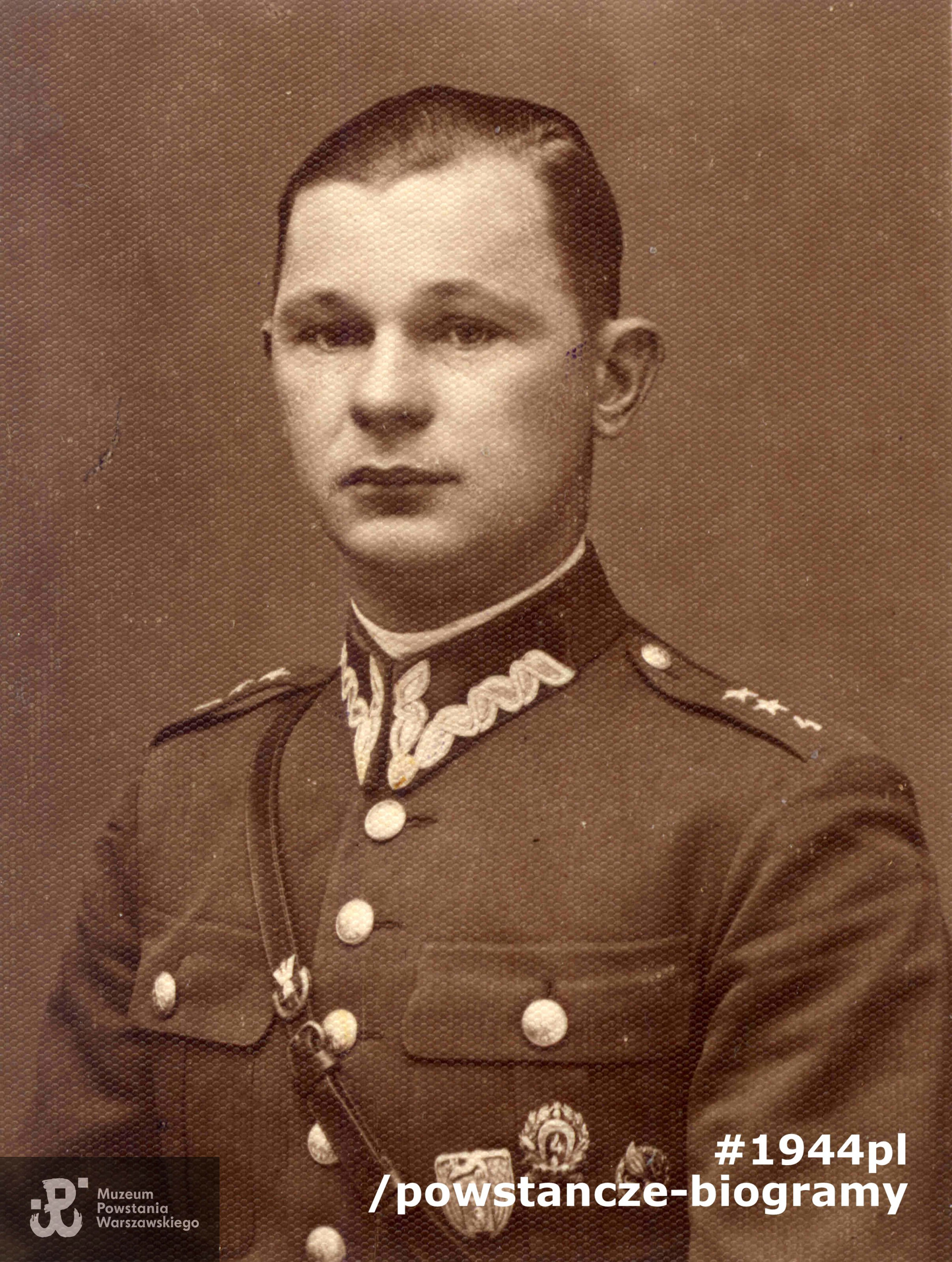 Por. Wacław Chojna (1908-1976),  fotografia portretowa z 1939 r. Fotografia ze zbiorów rodzinnych, skan udostępniła p. Agnieszka Ławacz-Sampanis, wnuczka Wacława Chojny