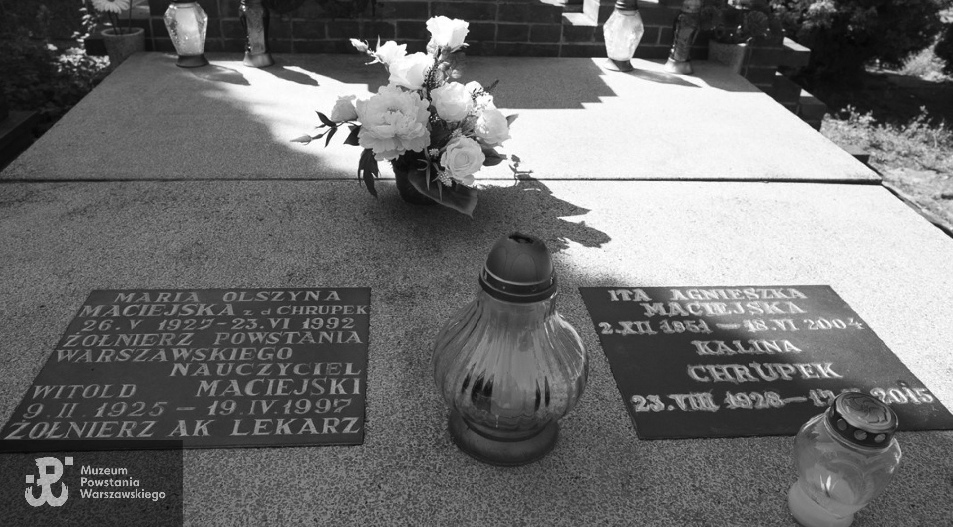 Olsztyn, Cmentarz komunalny  przy ul. Poprzecznej 9B, kwatera 14B, rząd 4, grób 4.  Pochowana wraz z siostrą.