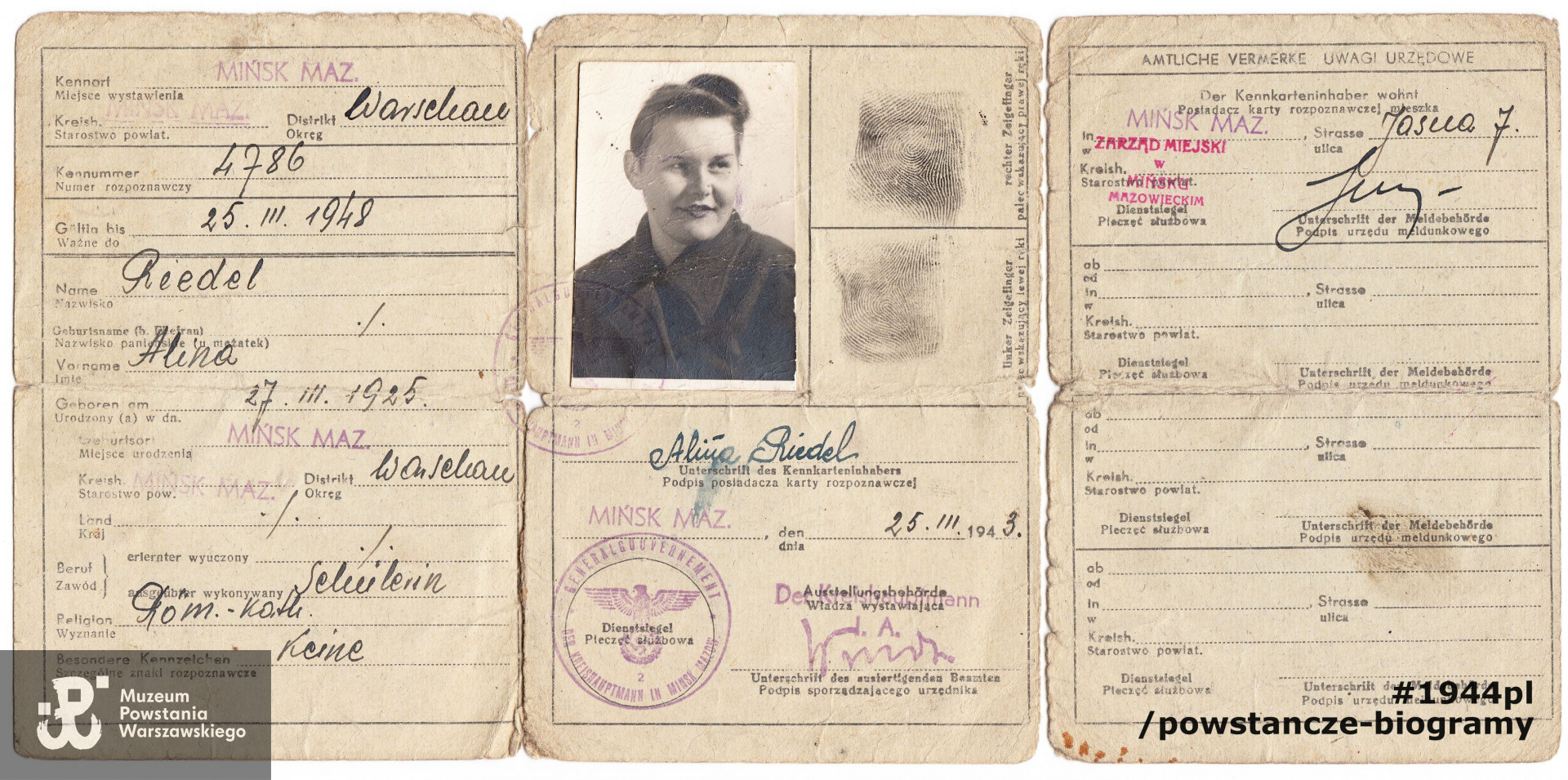 Należąca do Aliny Riedel "lewa" kennkarta (karta rozpoznawcza), wyrobiona po Powstaniu Warszawskim w Skierniewicach. Prawdziwe są: nazwisko i data urodzenia,  reszta -a więc pozostałe daty, miejsce zamieszkania (Mińsk Mazowiecki) oraz  ulica są nieprawdziwe. Alina Okońska z domu Ridel nigdy nie miała do czynienia z Mińskiem Mazowieckim. Okoliczności wyrobienia lewego dokumentu opisuje w swej relacji dla AHM.   Dokument ze zbiorów  rodzinnych, udostępniła p. Agnieszka Nagalska z domu Riedel