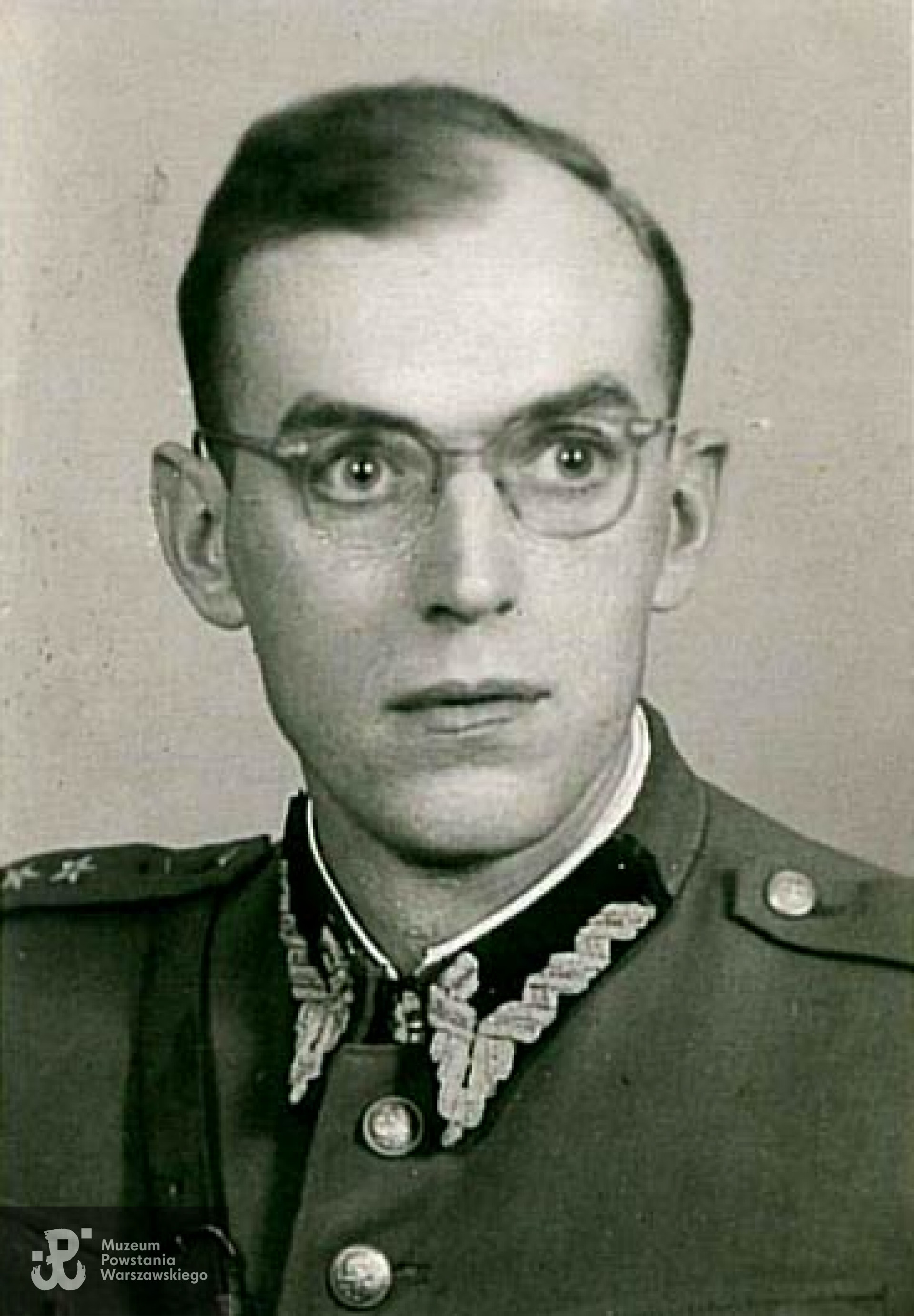 Zdjęcie w mundurze porucznika - koniec lat 40-tych. Zdjęcie z rodzinnego archiwum córki Małgorzaty.