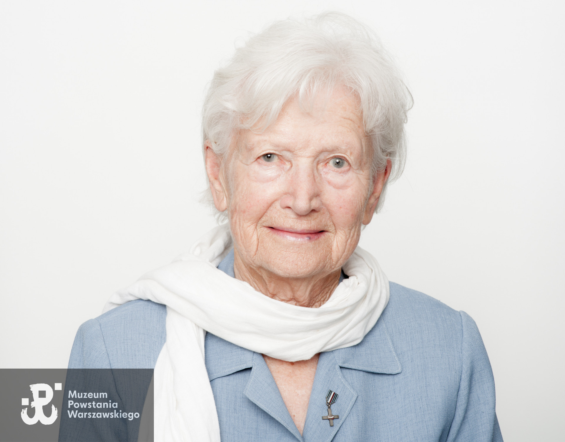 Jadwiga de Makay  z domu Gordon „Jadwiga” (1924-2023). Zdjęcie z serii portretów Powstańców Warszawskich wykonanych w ramach projektu "1944/70/2014" realizowanego przez grupę WWPHOTO dla uczczenia 70. rocznicy wybuchu Powstania Warszawskiego. Muzeum Powstania Warszawskiego, 22.07-04.08 2013.