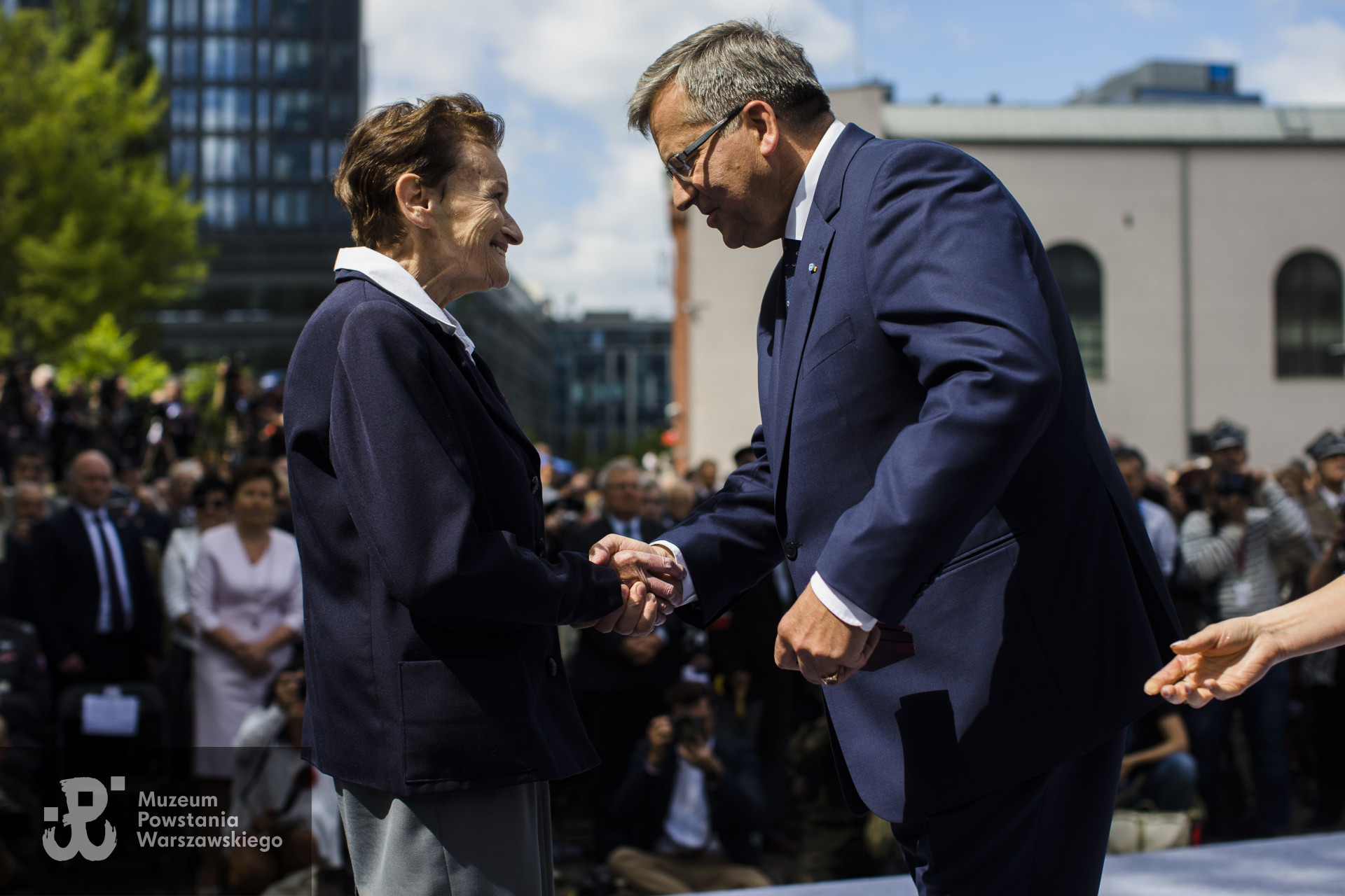 Maria Milbrandt z d. Bryner podczas uroczystości odebrania z rąk Prezydenta RP Krzyża Orderu Krzyża Niepodległości. Fotografie wykonane na potrzeby oficjalnego serwisu  Prezydenta Rzeczypospolitej Polskiej, kopia ze zbiorów rodzinnych. 
