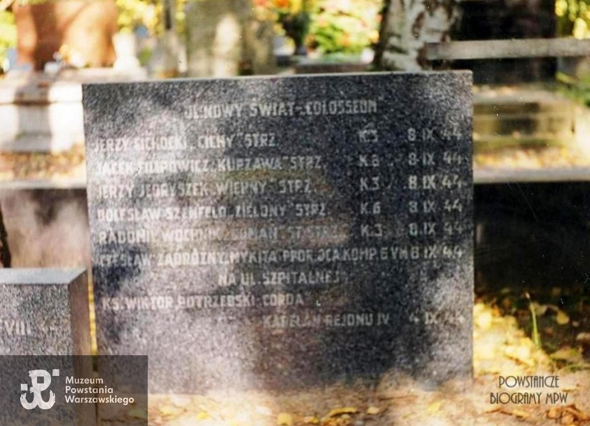 Mogiła poległych żołnierzy bat. "Kiliński" - Cmentarz Powązki Wojskowe. Fot. z archiwum  A. Dławichowskiego / MPW