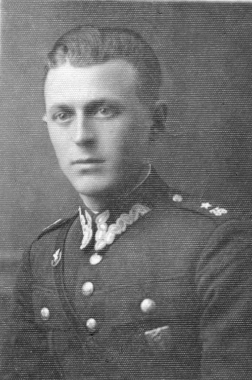 Podporucznik Lucjan Giżyński w mundurze oficera 35. pułku piechoty