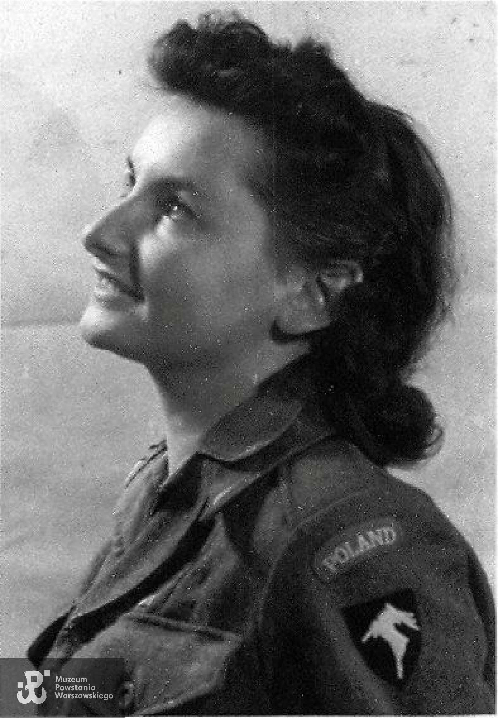 Hanna w Henstedt - Niemcy 1945. Na lewym ramieniu widoczna naszywka Dywizjonu "Jeleń" wykonana pod koniec walk w Warszawie