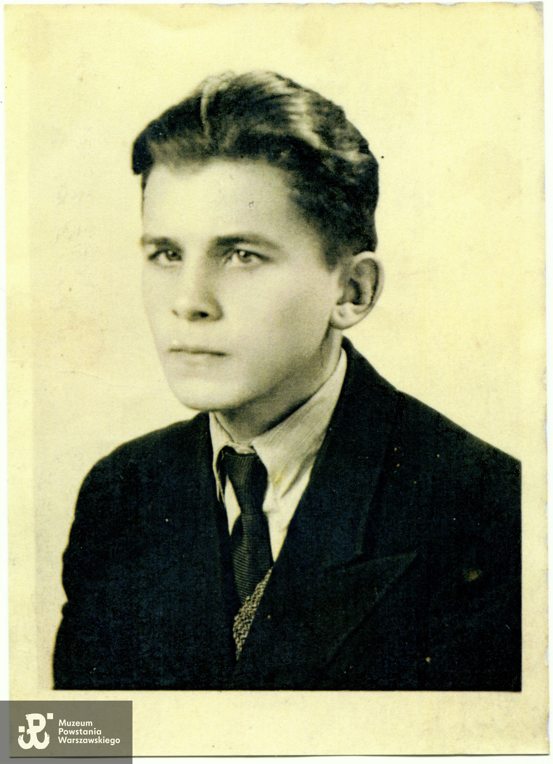 strz. Marian Czujkowski "Grom" (1925-1944). Fot. ze zbiorów rodzinnych, udostępniła p. Alicja Machowska z d. Czujkowska, siostra Powstańca. Pokój Kombatanta, 2015 r. 