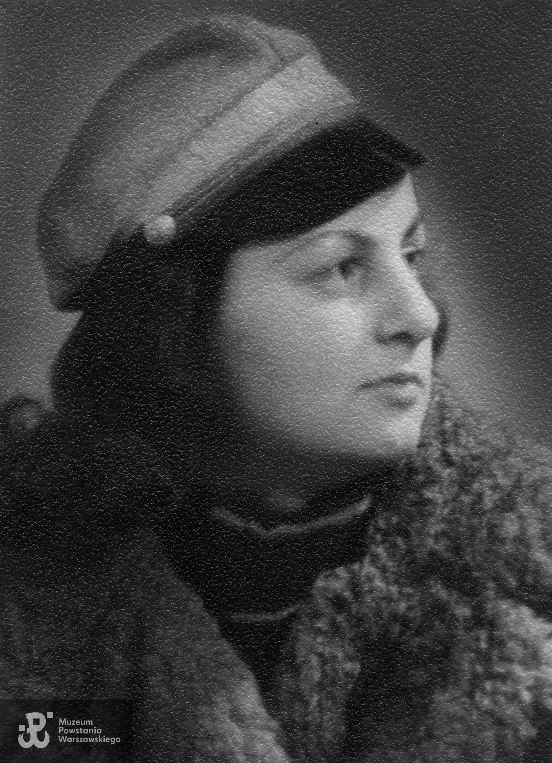 Alicja Bafeltowska, po mężu Tyczkowska (1925-2022).  Fotografia powojenna - 1948 rok. Ze zbiorów rodzinnych, skan udostępniła p. Hanna Tyczkowska, córka.