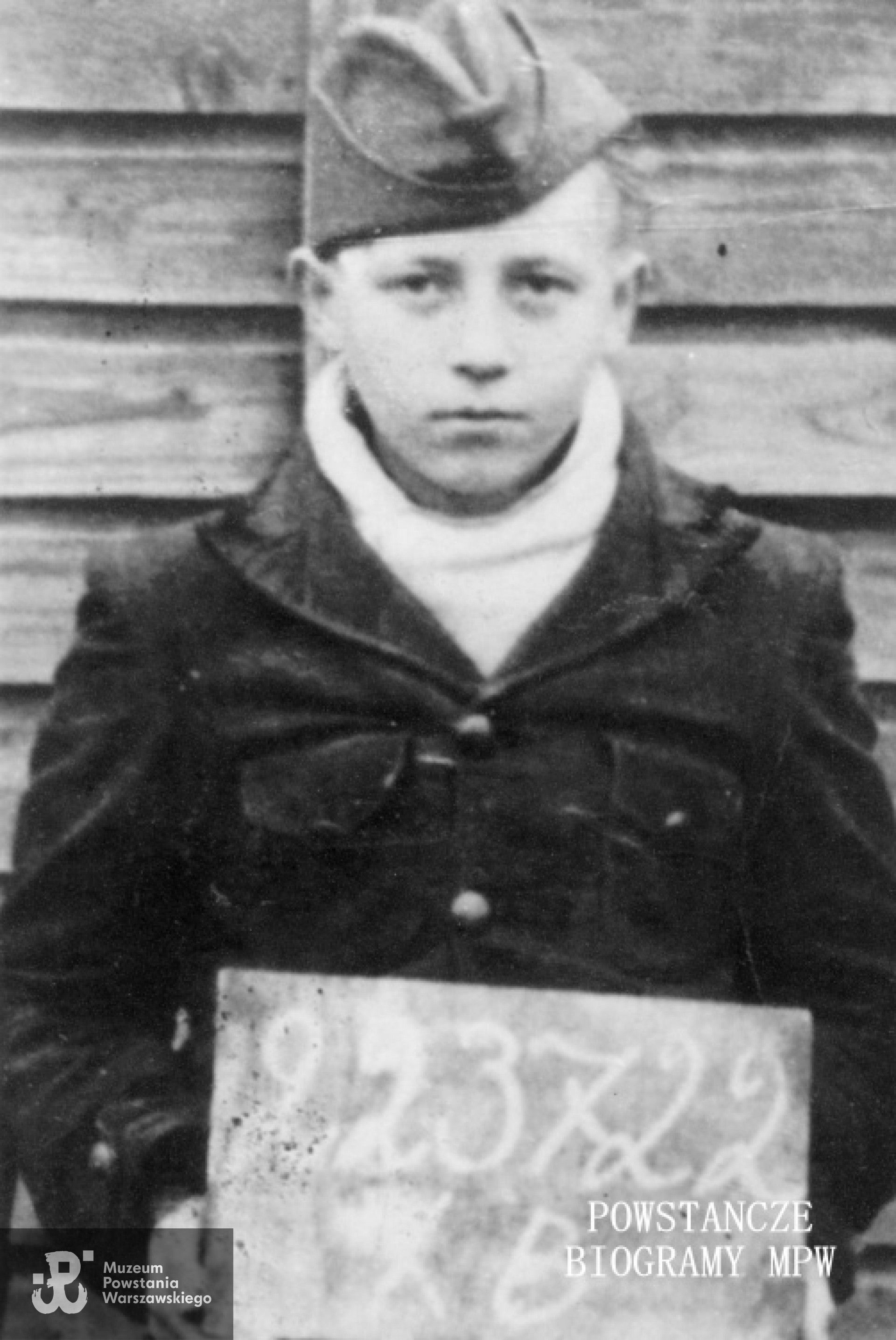 Kazimierz Roman Szczepaniak "Kaniowski" - zdjęcie z obozu jenieckiego X B Sandbostel. Fot. archiwum rodzinne Kazimierza R. Szczepaniaka / MPW