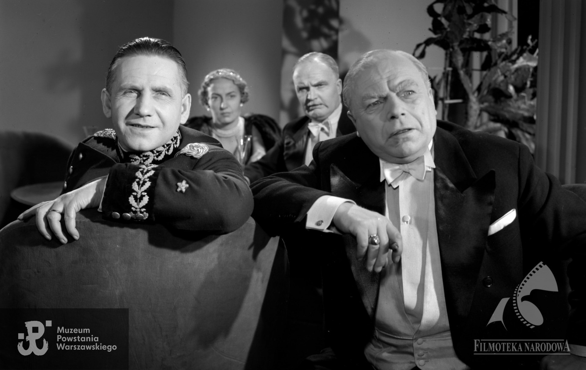 „Żołnierz zwycięstwa” (1953) w reż. Wandy Jakubowskiej. Od lewej: Julian Składanek, Andrzej Bogucki, Jan Kurnakowicz. Fotografia ze zbiorów Filmoteki Narodowej - Instytut  Audiowizualny - Studio Filmowe ”Kadr", autor Kazimierz  Wawrzyniak  <strong><i> fototeka.fn.org.pl</i></strong>.