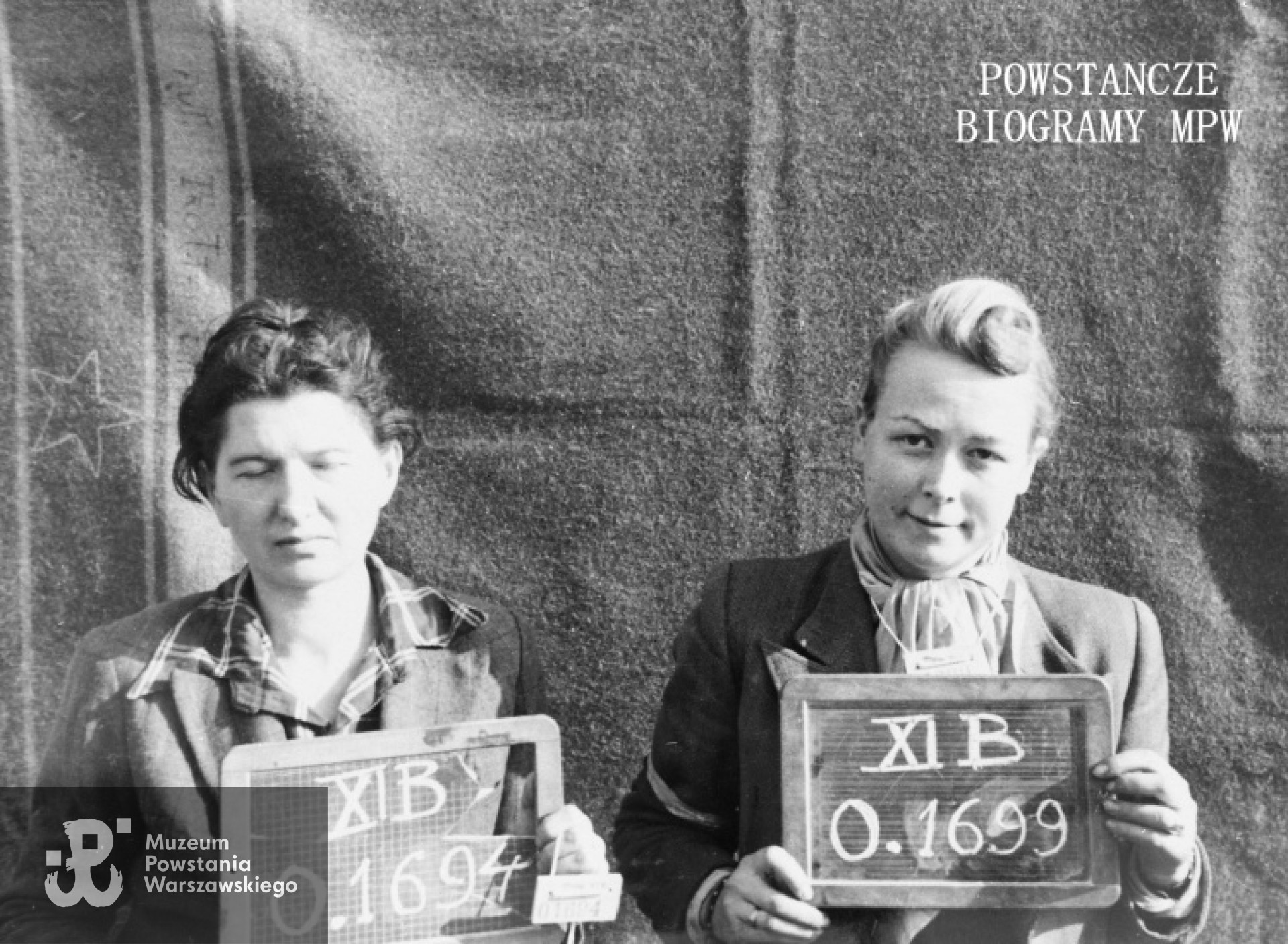 Fotografia z obozu jenieckiego w Fallingbostel XI B - październik 1944. Po lewej, z  numerem jenieckim 0.1694 ppor. Jadwiga Żmigrodzka "Ludka", obok (nr obozowy 0.1699) ppor. Małgorzata Przedrzymirska "Bellona, Golańska". Fot. ze zbiorów Muzeum Powstania Warszawskiego, sygn.MPW-IH/4691