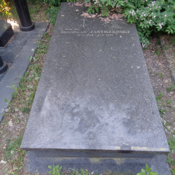 Grób Bronisława Jastrzębskiego na Cmentarzu Wojskowym na Powązkach, fot. Wikipedia, CC BY-SA 3.0