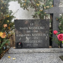 Grób rodzinny w Płocku  na Cmentarzu Rzymskokatolickim Parafii św. Bartłomieja Apostoła. Fot. udostępniła p. Maja Żółtowska, archiwum rodzinne