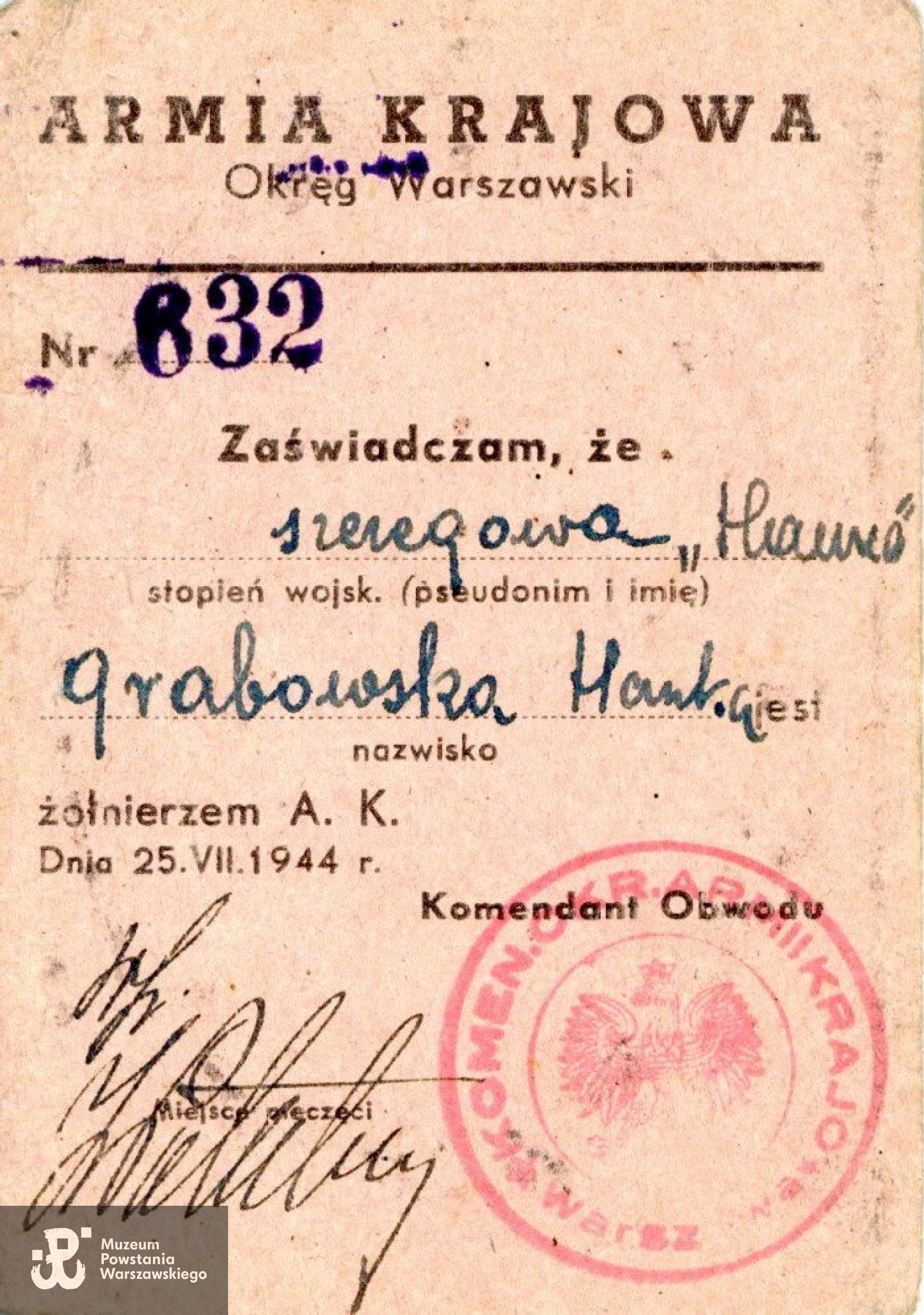 Legitymacja AK nr 632, wystawiona na nazwisko Grabowska Hanka. Na odwrocie: przydział do kompanii łączności Komendy Okręgu Warszawskiego AK. Dokument podpisał mjr Kazimierz Larys "Adwokat" Szef Łączności Komendy Okregu Warszawskiego AK. Ze zbiorów Muzeum Powstania Warszawskiego, sygn. MPW-A-8411 (P/7288), dar Hanny Tarkowskiej