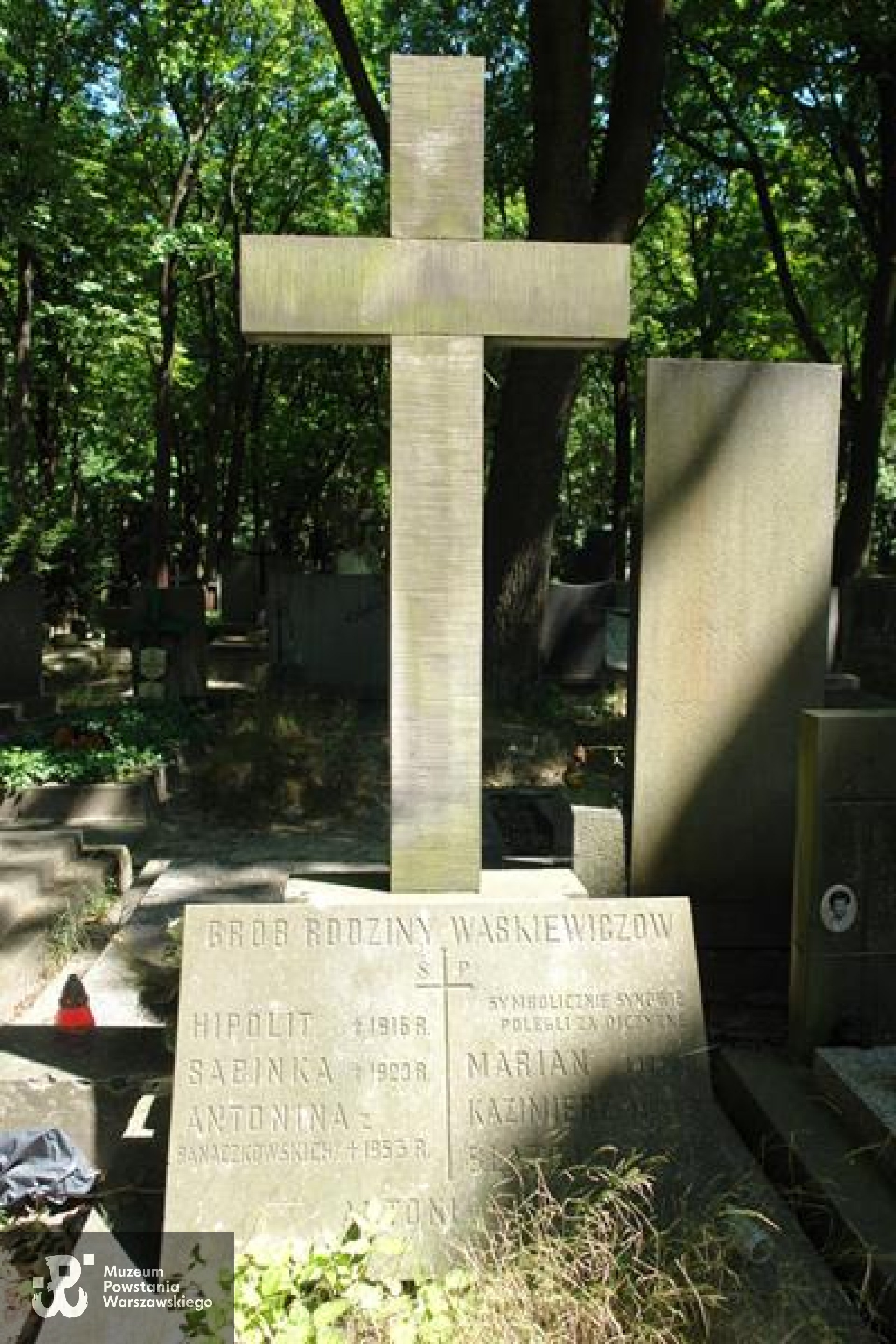 Fot. Warszawskie Zabytkowe Pomniki Nagrobne:  serwis mapowy m. st. Warszawy: <i>cmentarze.um.warszawa.pl</i>