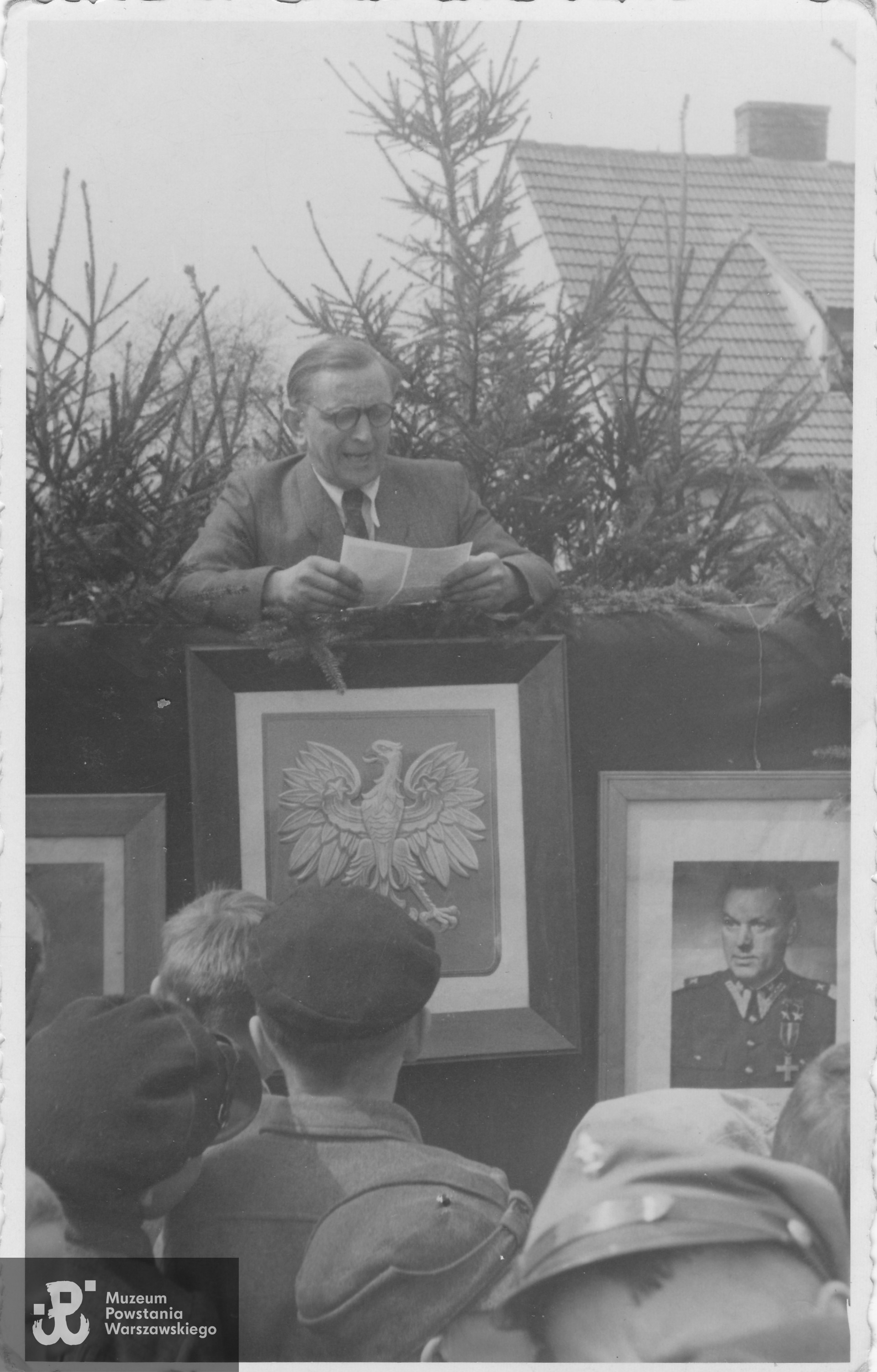 Józef Gazda przemawia w Gościnie.  Fot. ze zbiorów rodzinnych