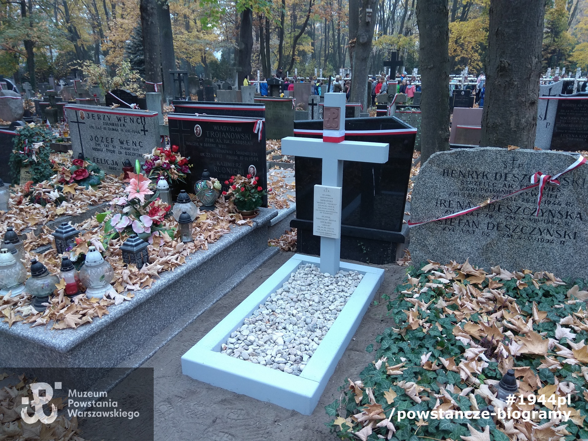 Mogiła po renowacji dokonanej przez Muzeum Powstania Warszawskiego, 10/2018. Fot. Krzysztof Mazur