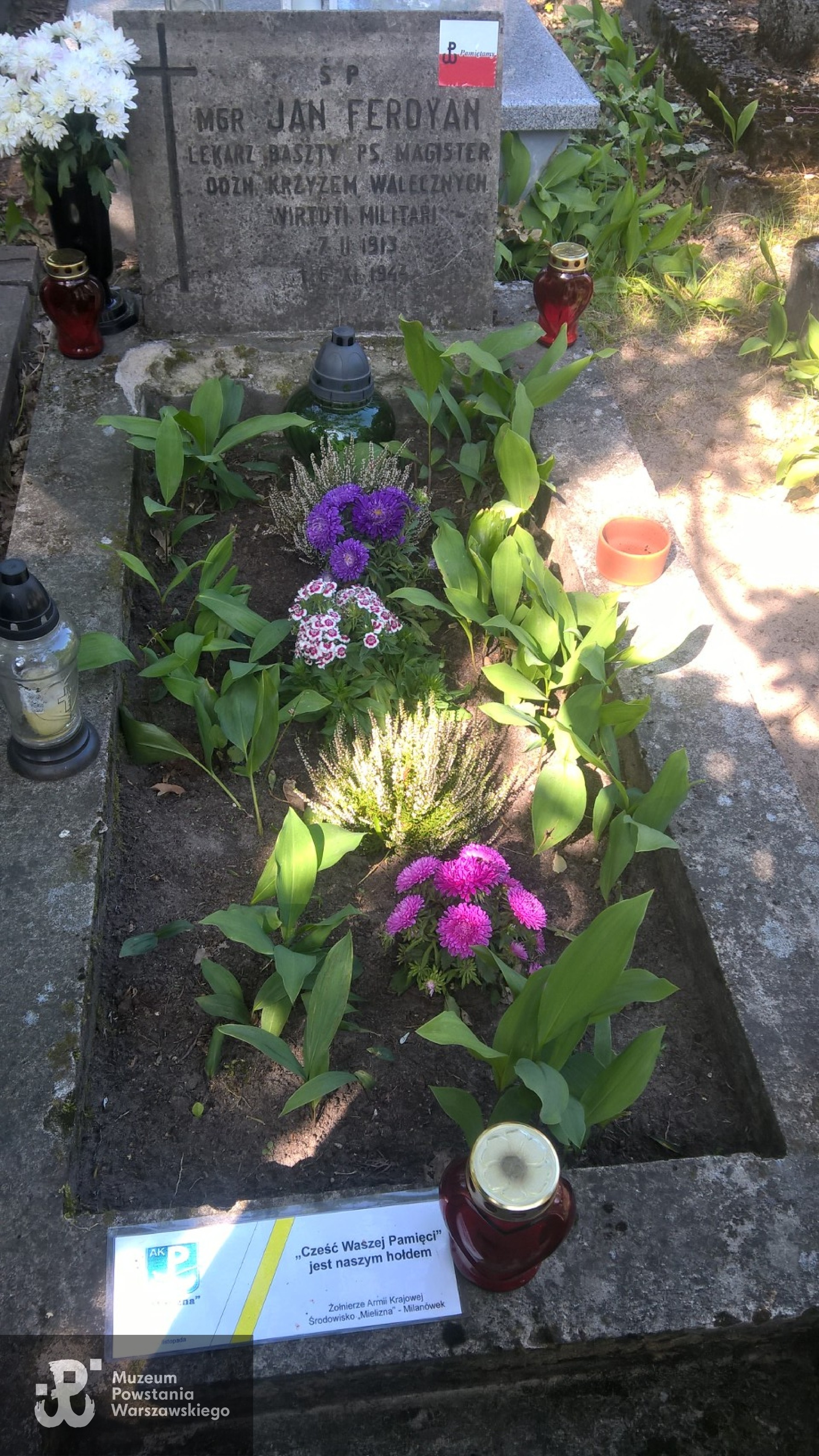 Grób por. Jana Ferdyana na Cmentarzu Parafialnym w Milanówku.  Stan przed renowacją.  